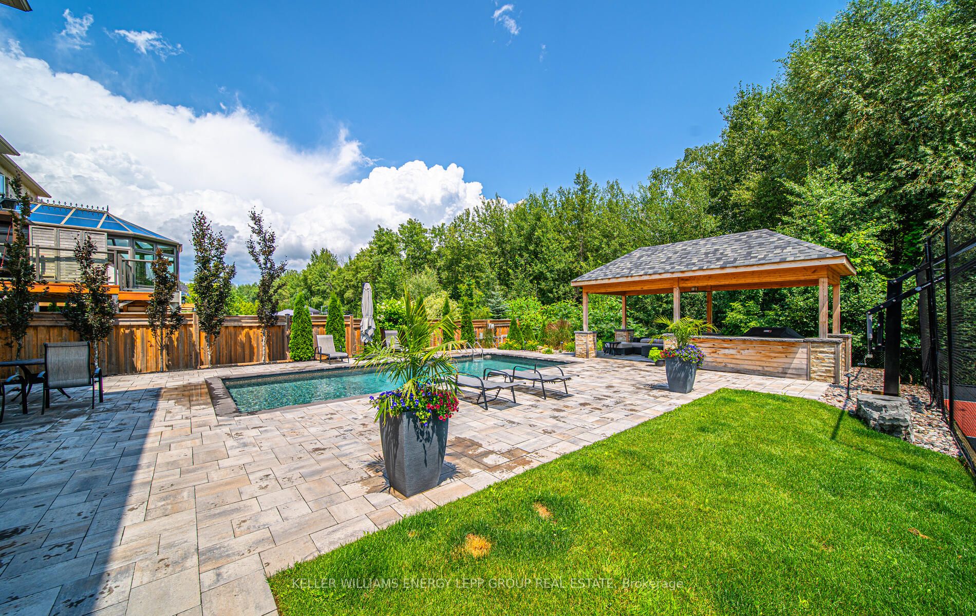 10 Donwoods Cres
