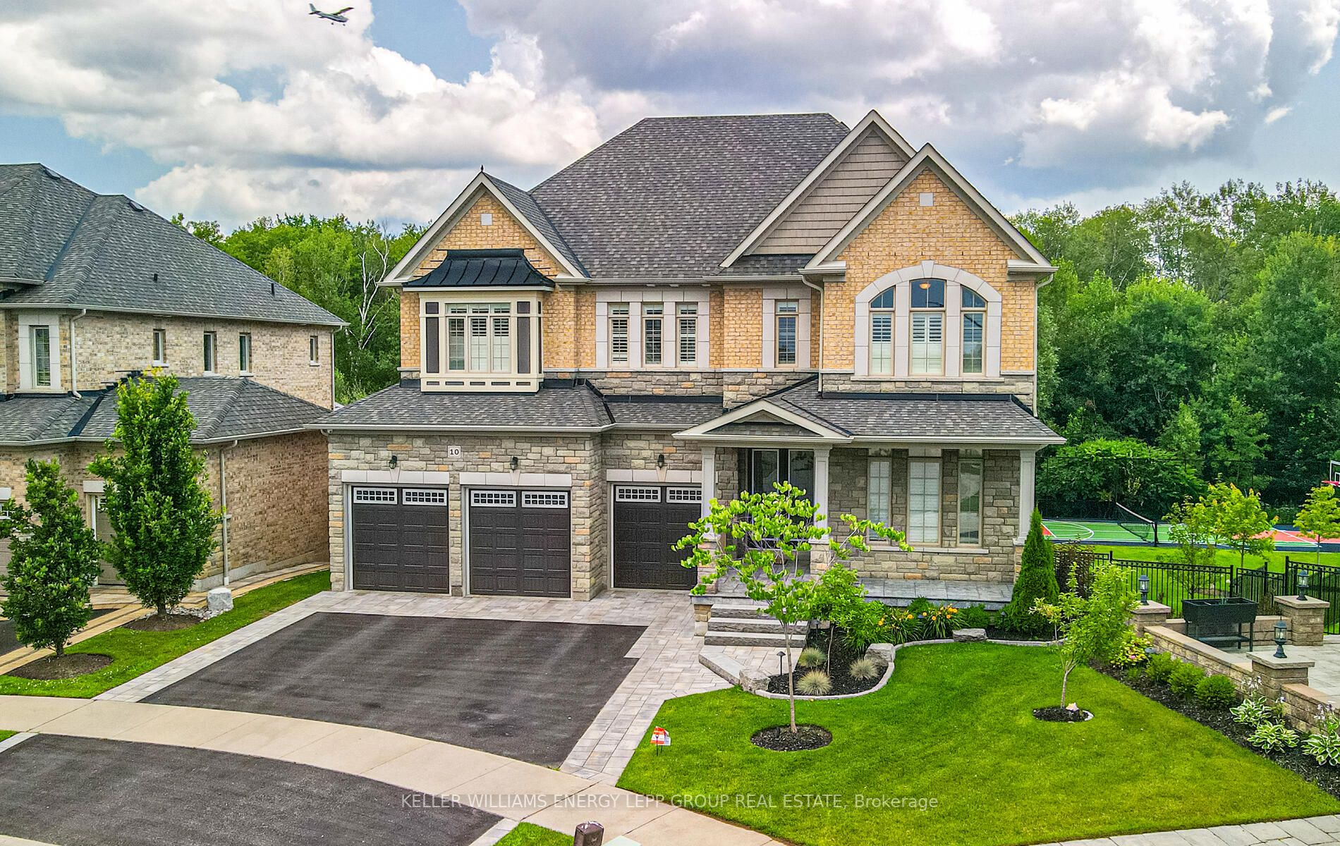 10 Donwoods Cres