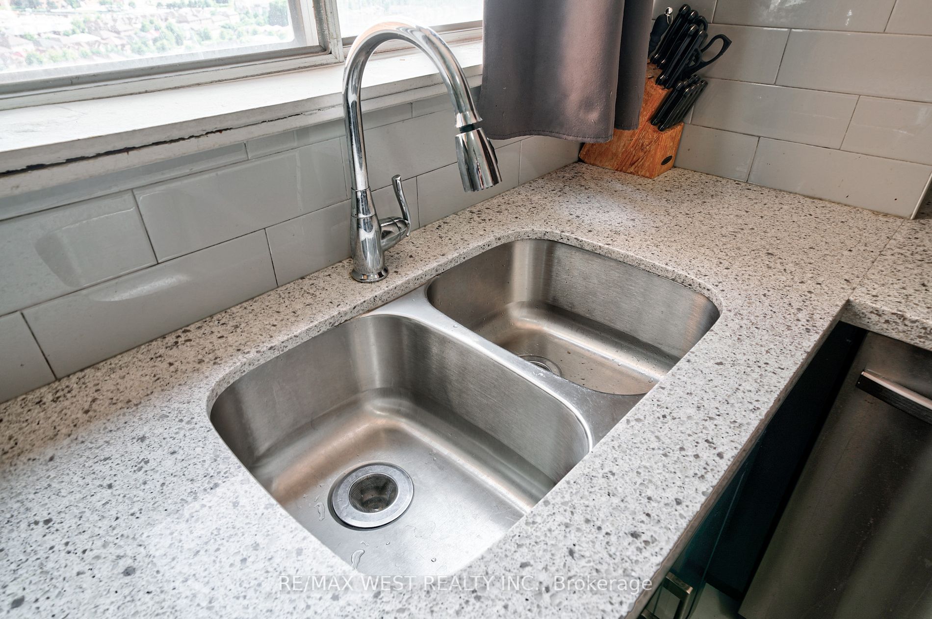 100 Wingarden Crt, #2015