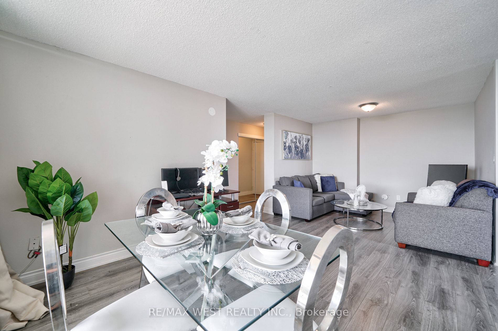 100 Wingarden Crt, #2015