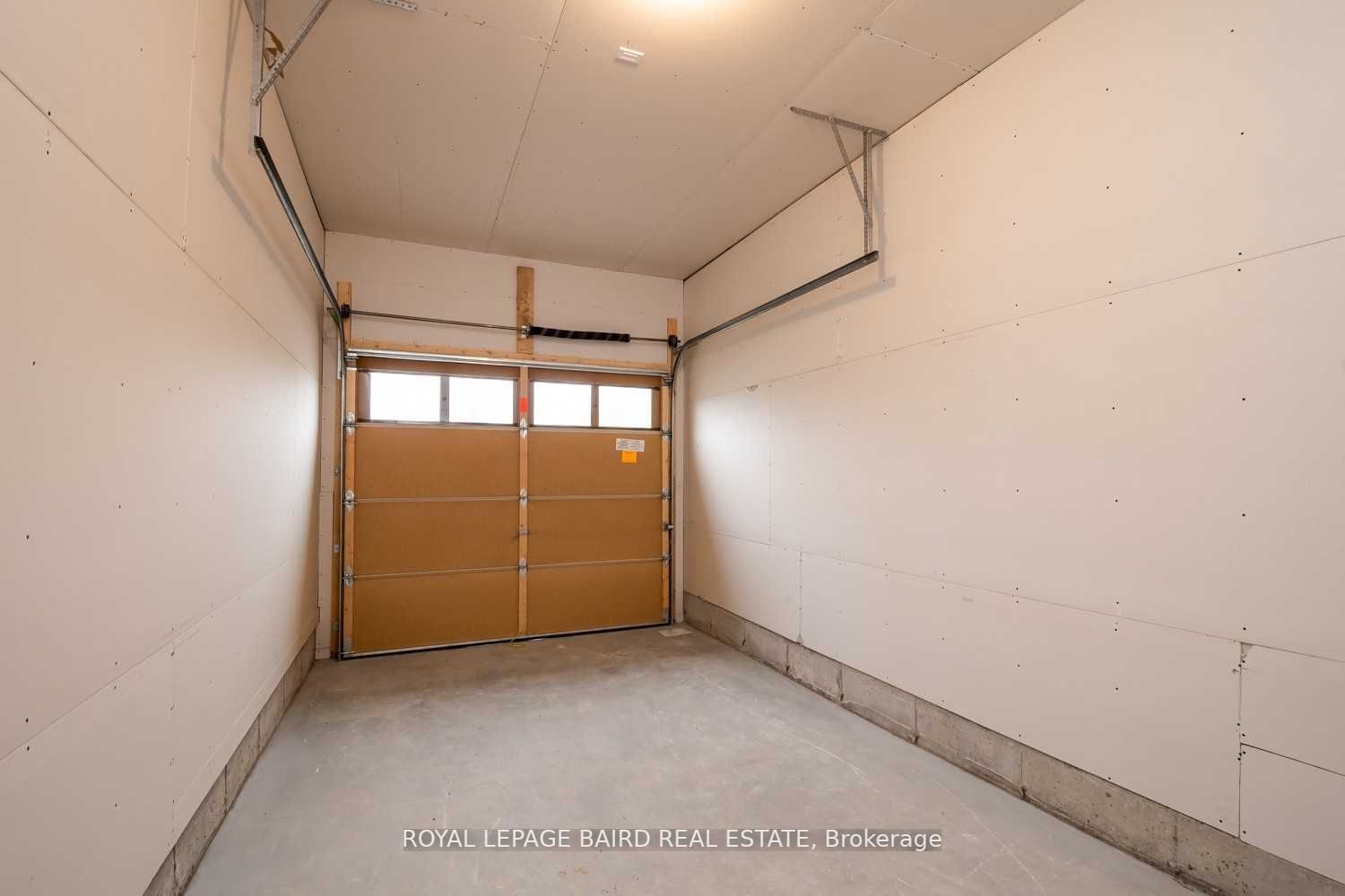 16024 Simcoe St, #Lower