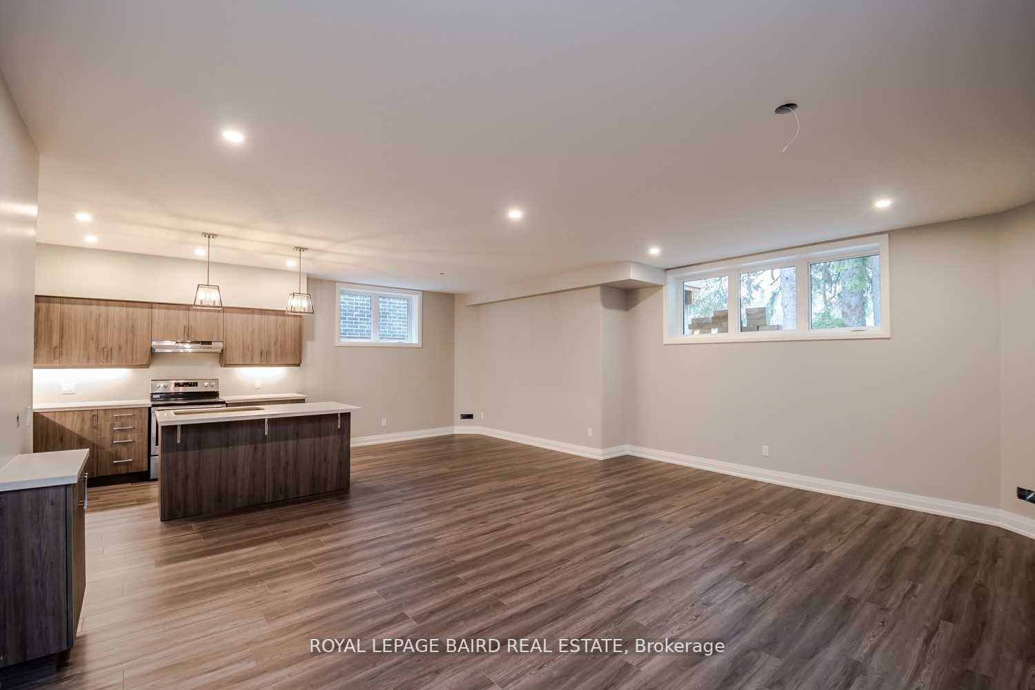 16024 Simcoe St, #Lower