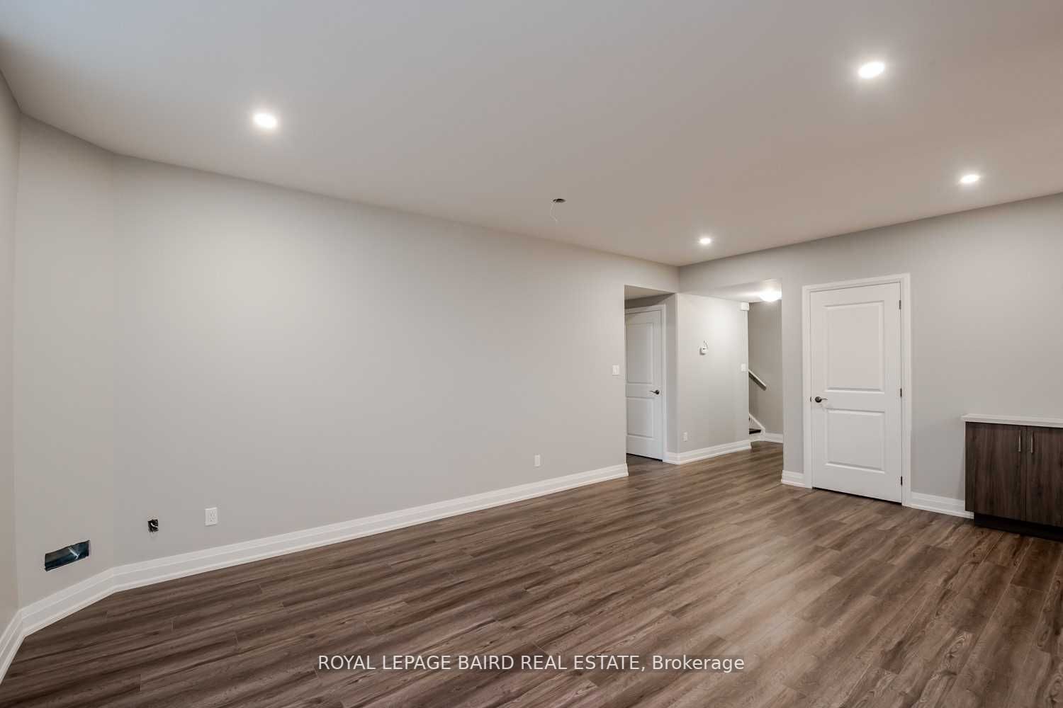 16024 Simcoe St, #Lower