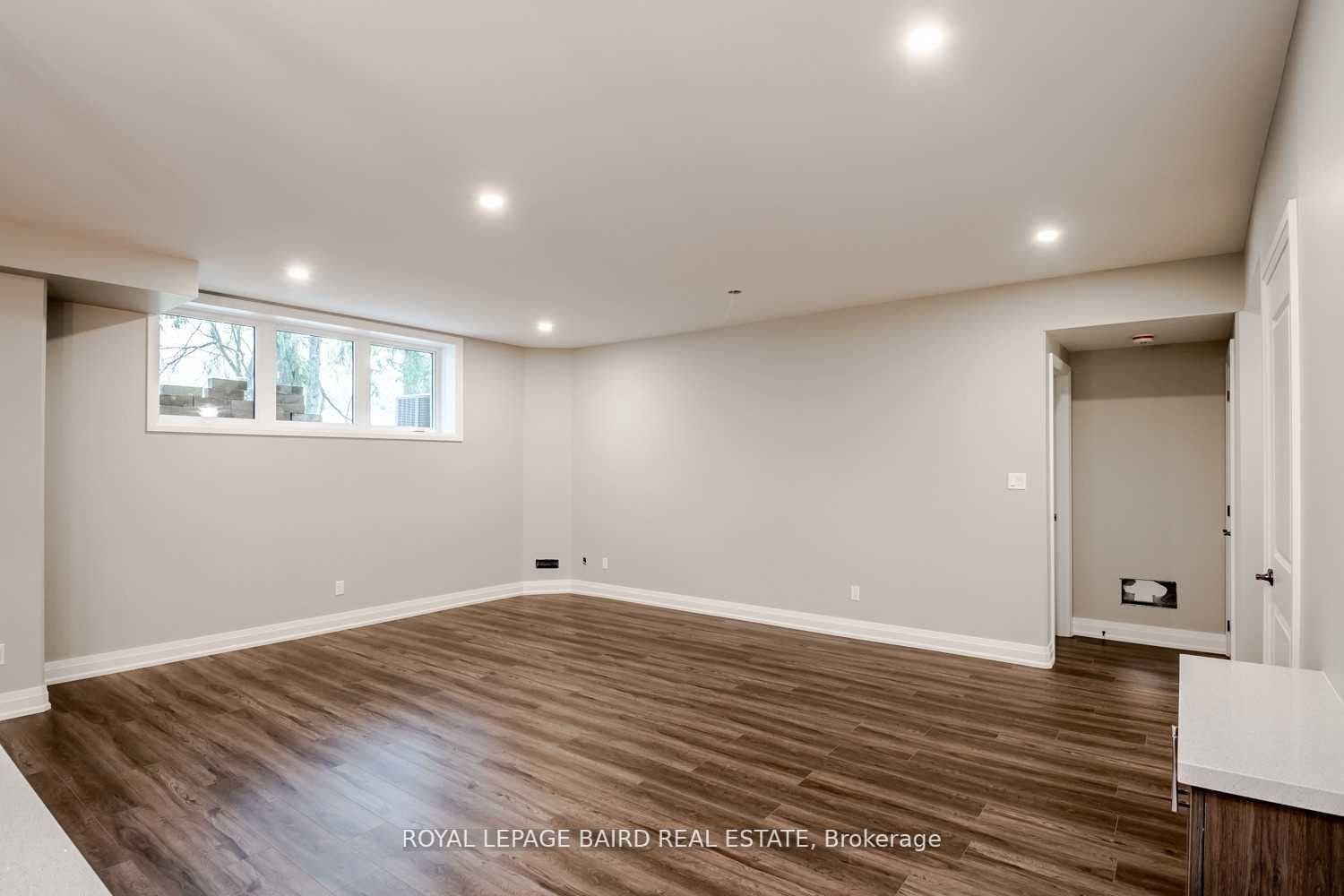 16024 Simcoe St, #Lower