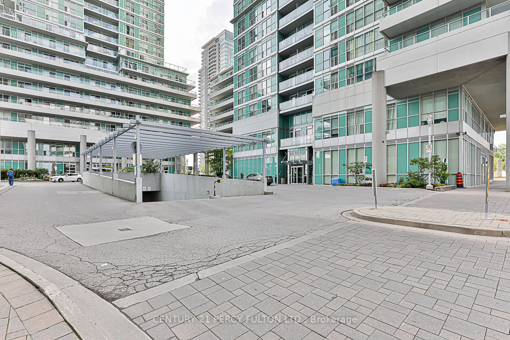 70 Town Centre Crt, #504