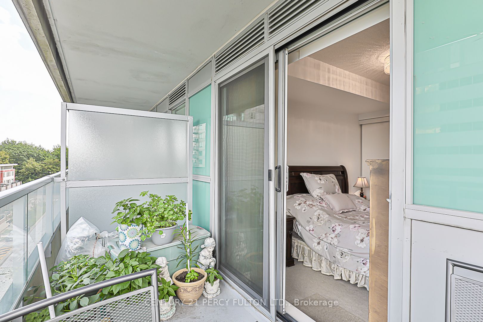 70 Town Centre Crt, #504