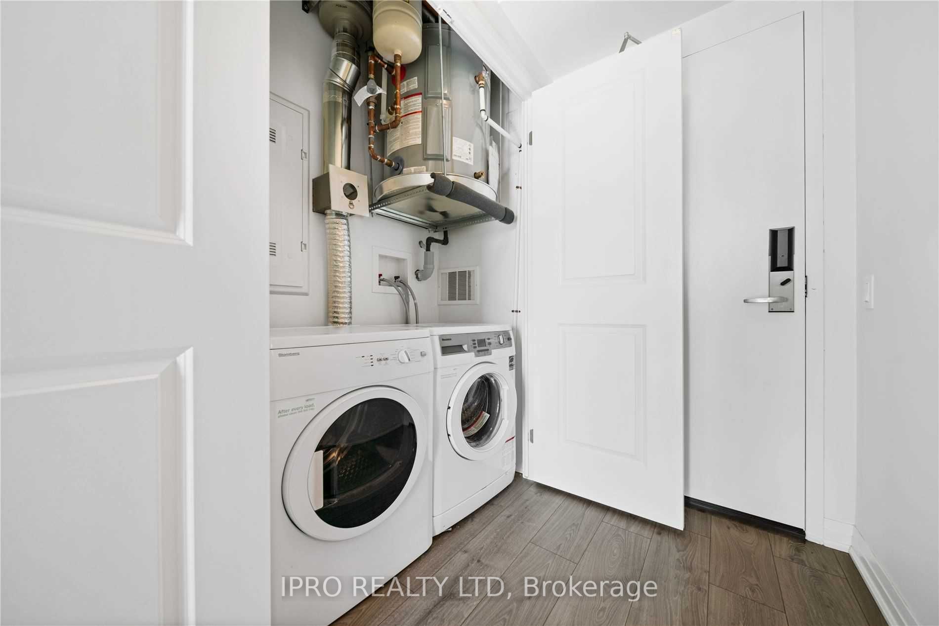 1900 Simcoe Street N, #815