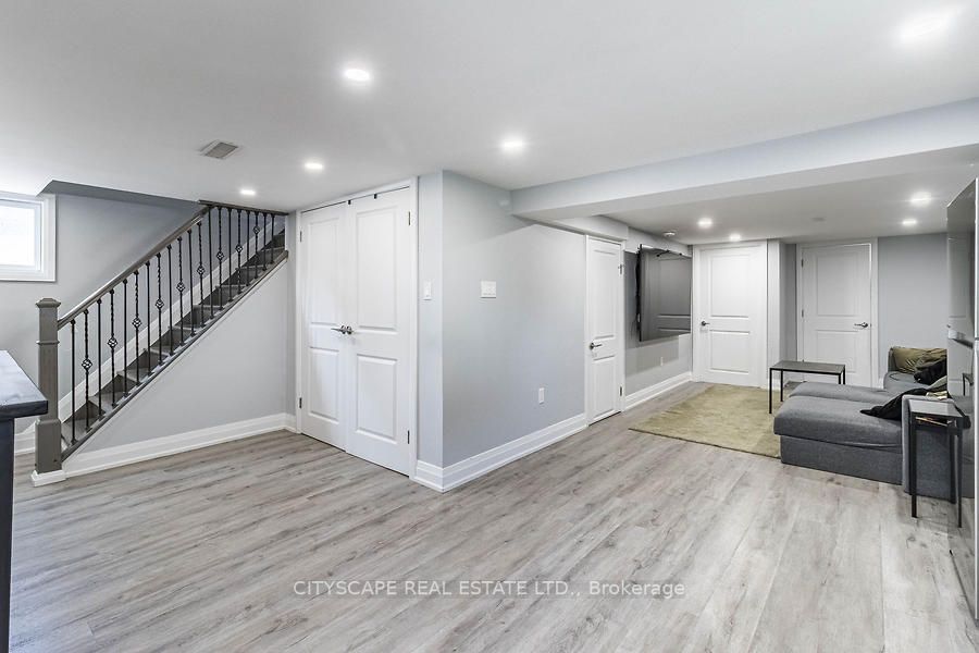18 Church St S