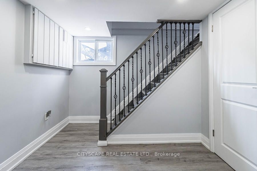 18 Church St S