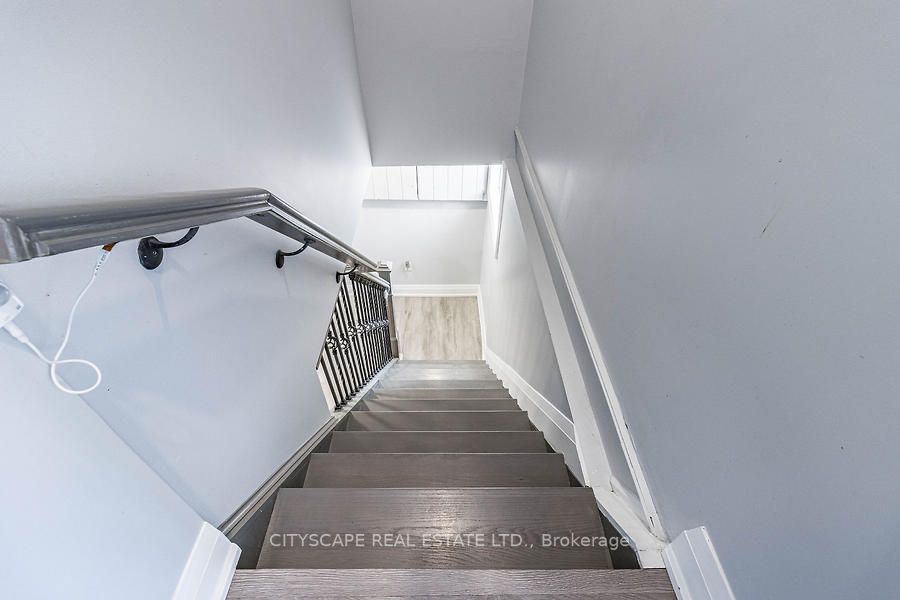 18 Church St S