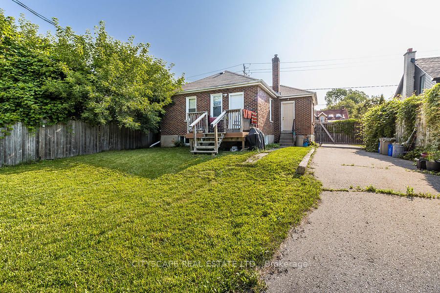 18 Church St S