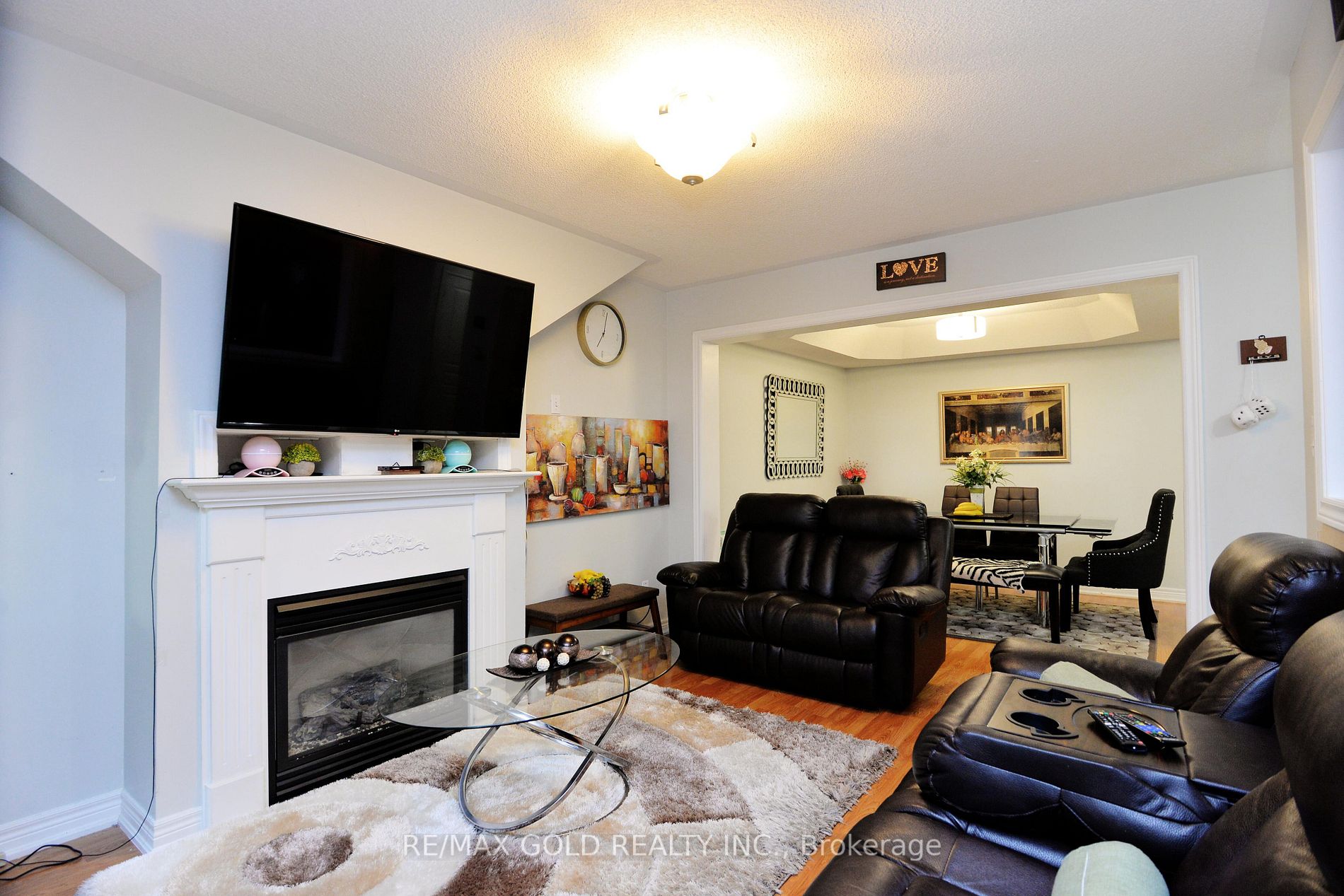 111 Whitefoot Cres
