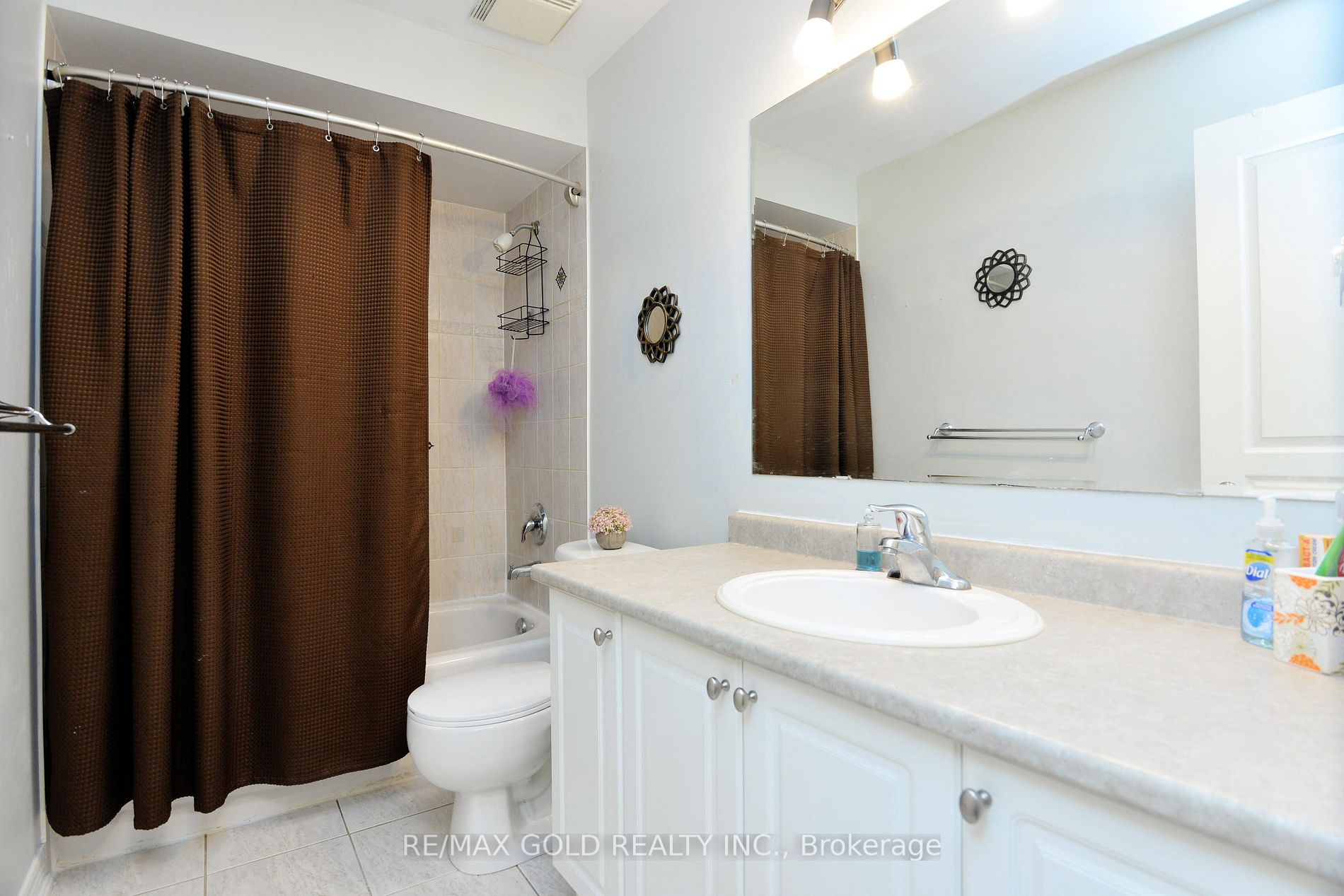 111 Whitefoot Cres