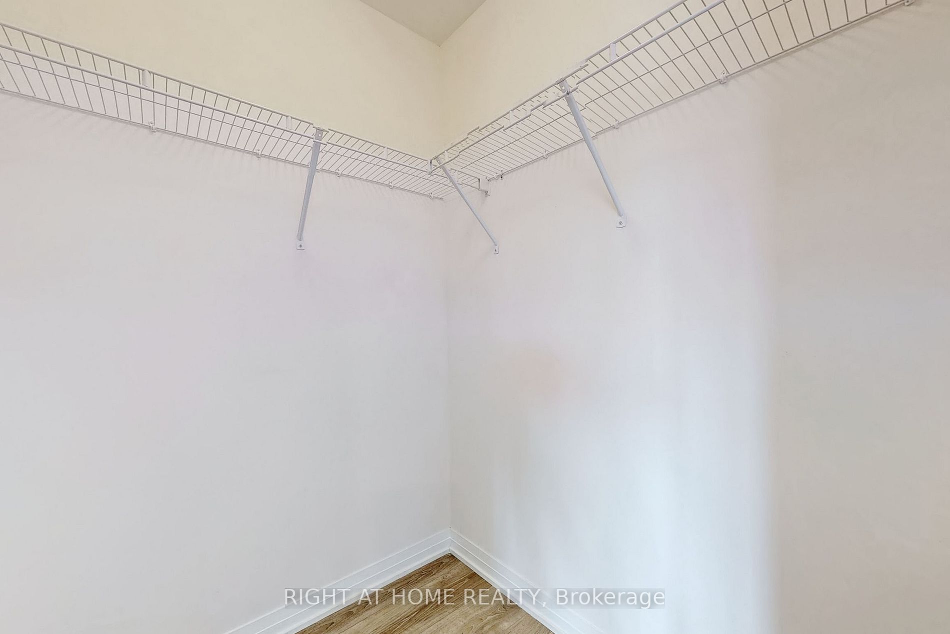 74 Ambereen Pl