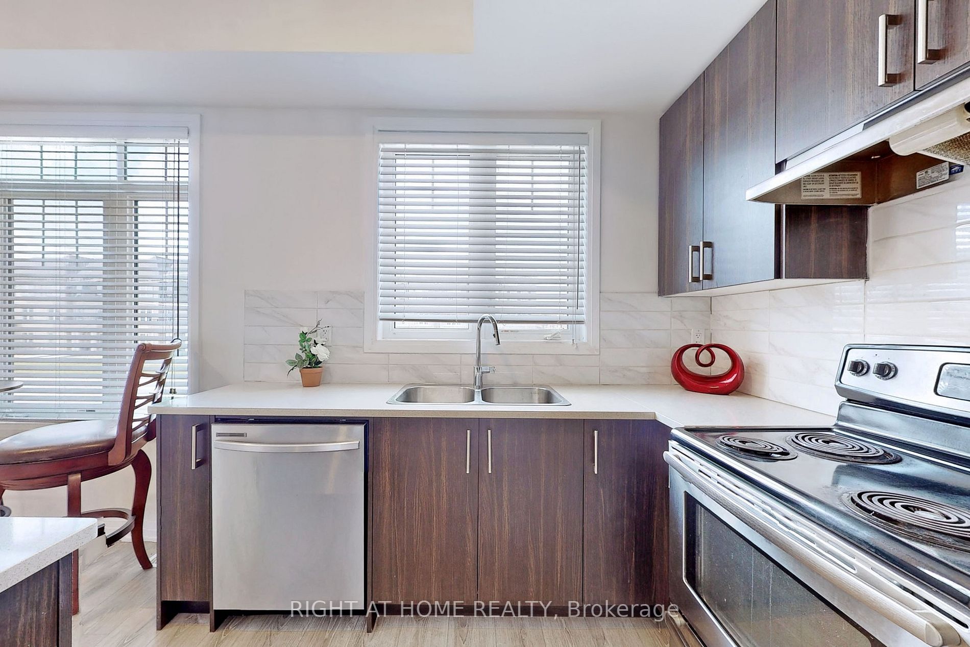 74 Ambereen Pl