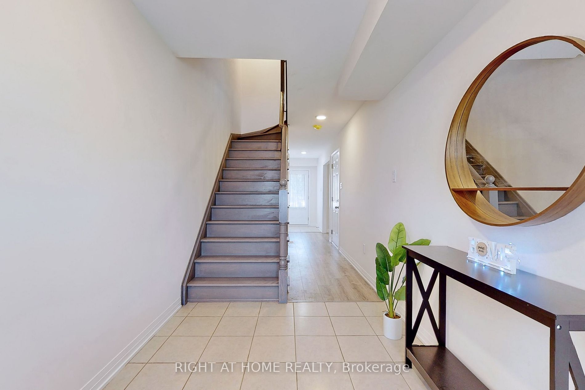 74 Ambereen Pl