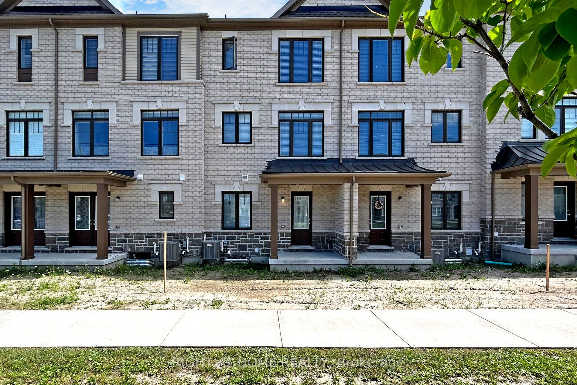 74 Ambereen Pl