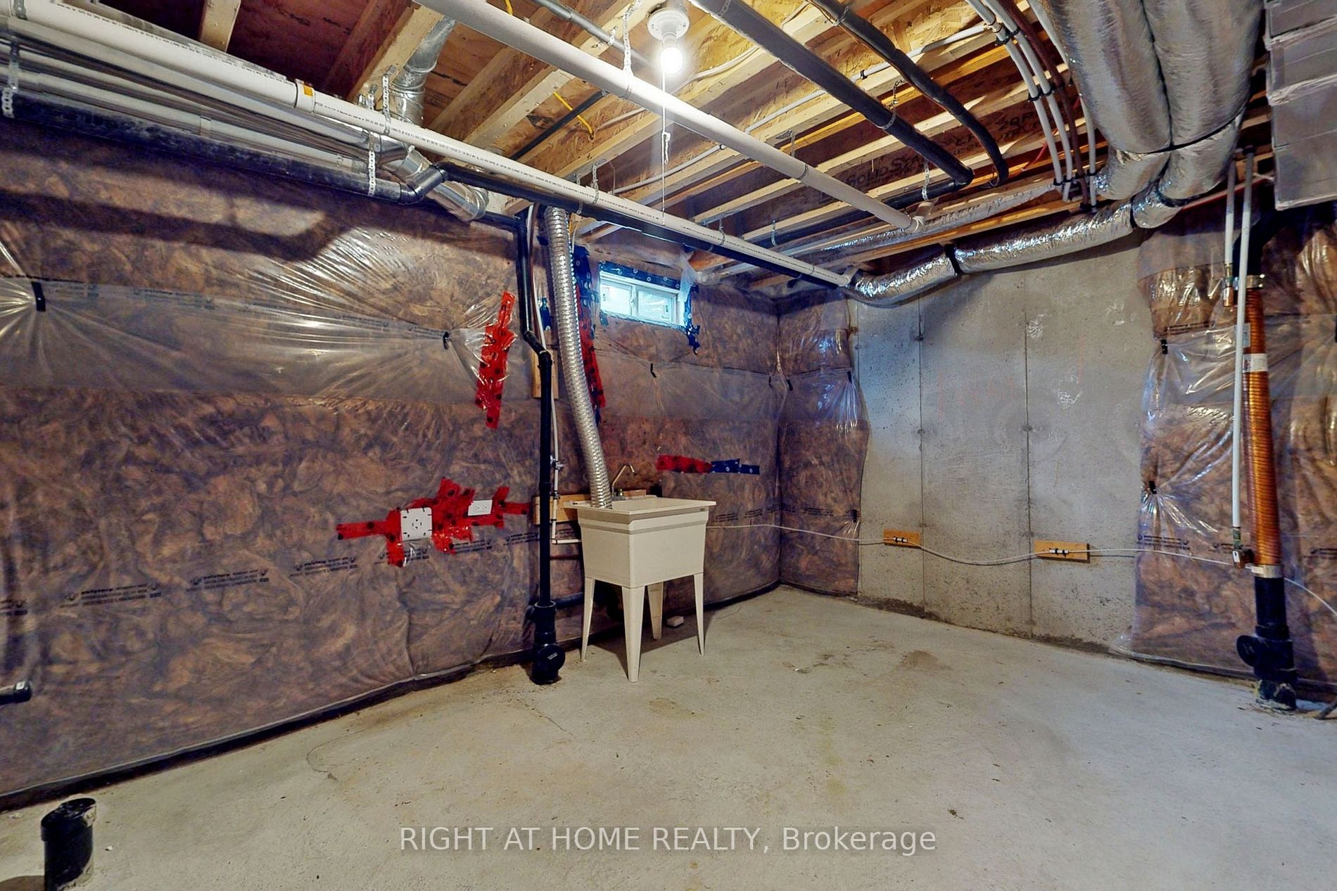 74 Ambereen Pl