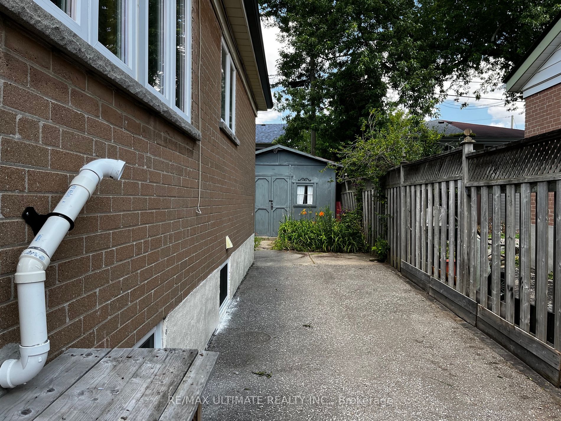 28 Trinnell Blvd
