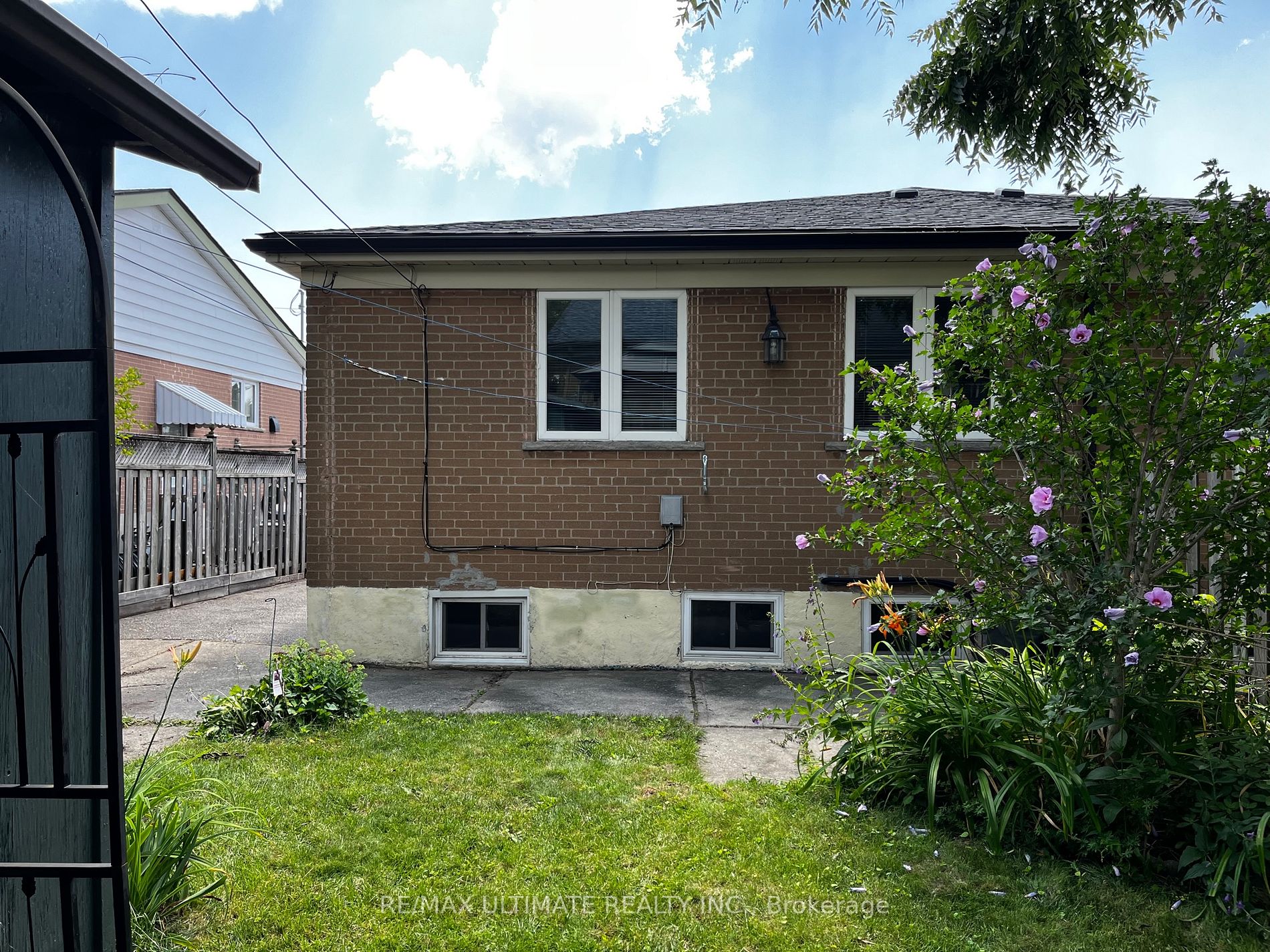 28 Trinnell Blvd