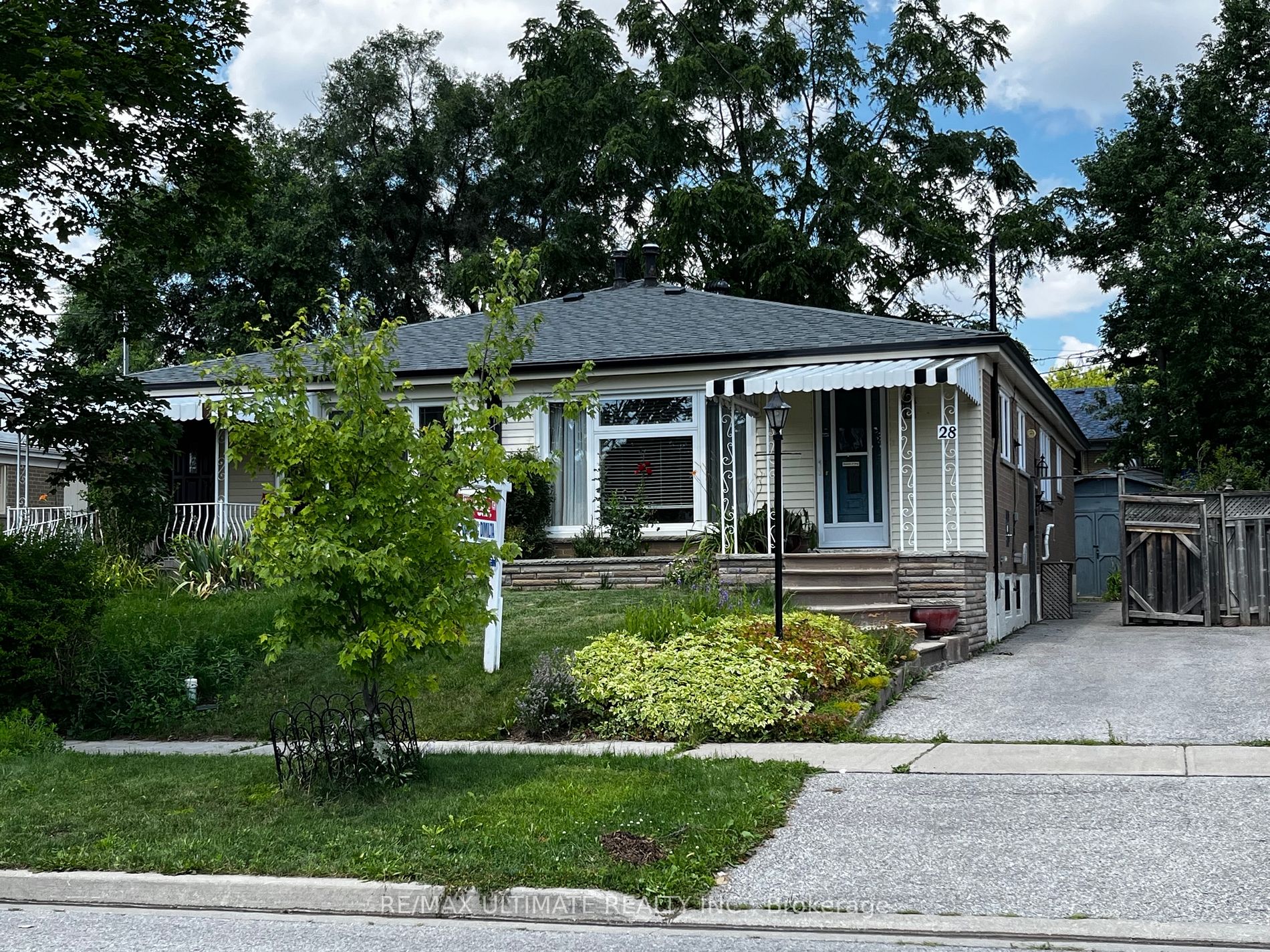 28 Trinnell Blvd