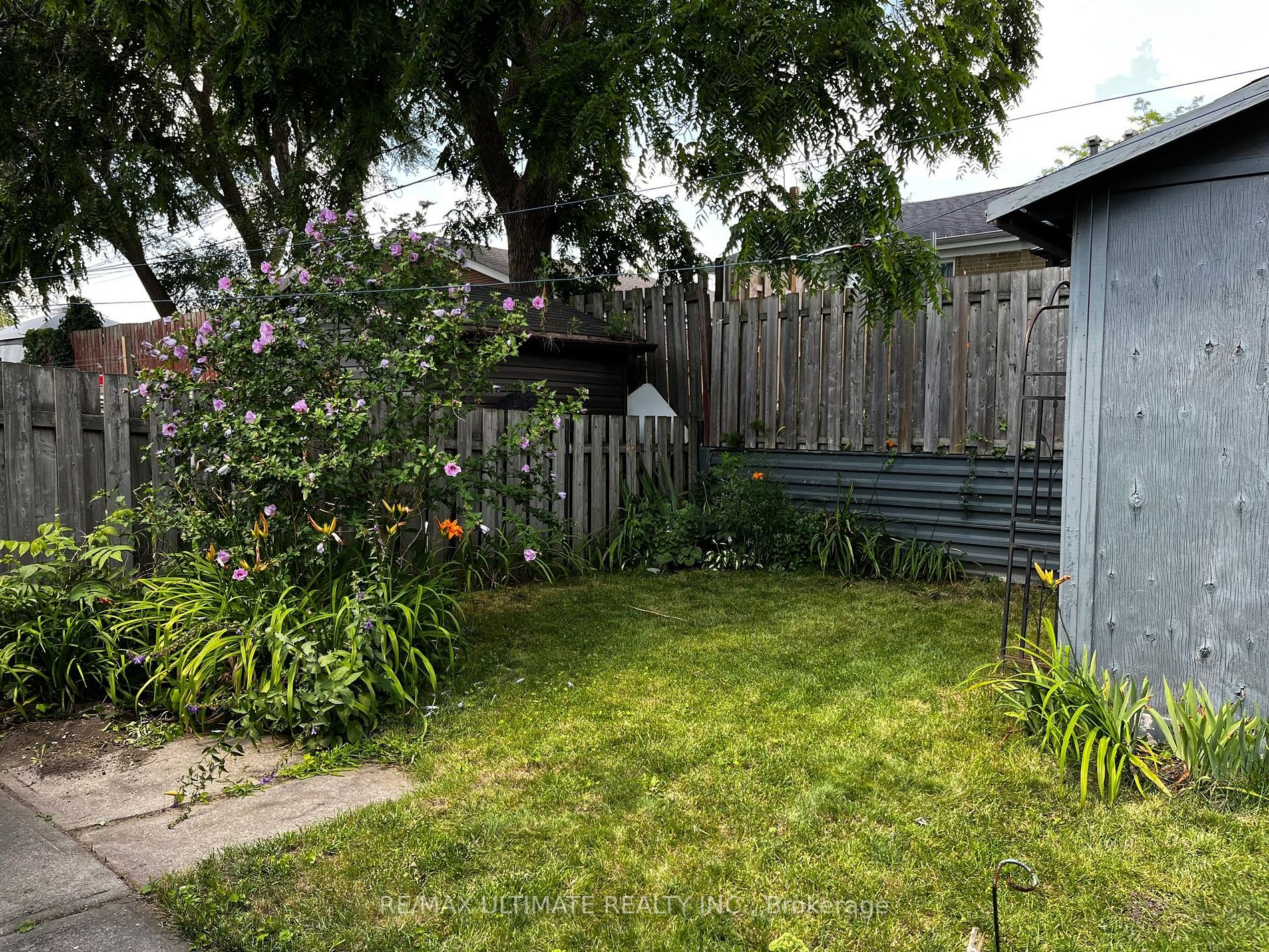 28 Trinnell Blvd