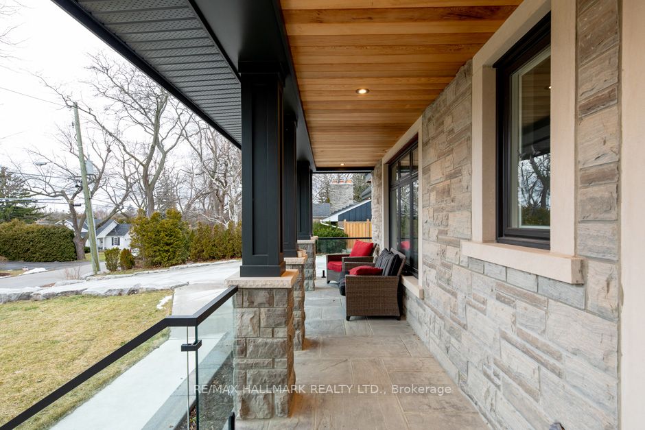 18 Windy Ridge Dr