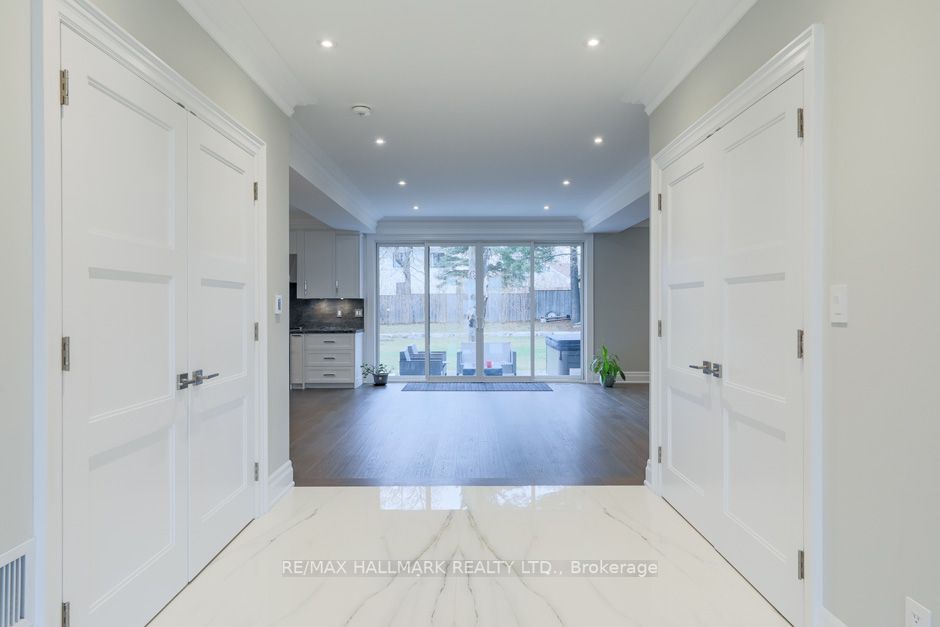 18 Windy Ridge Dr