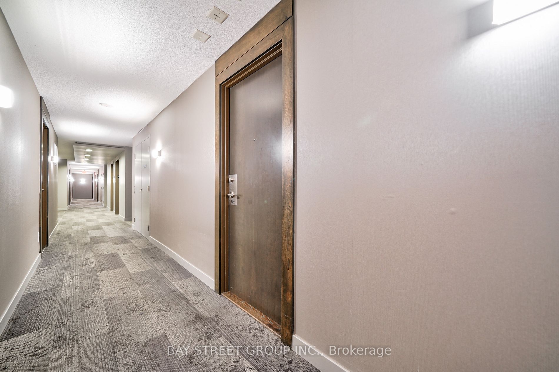135 Village Green Sq, #3422