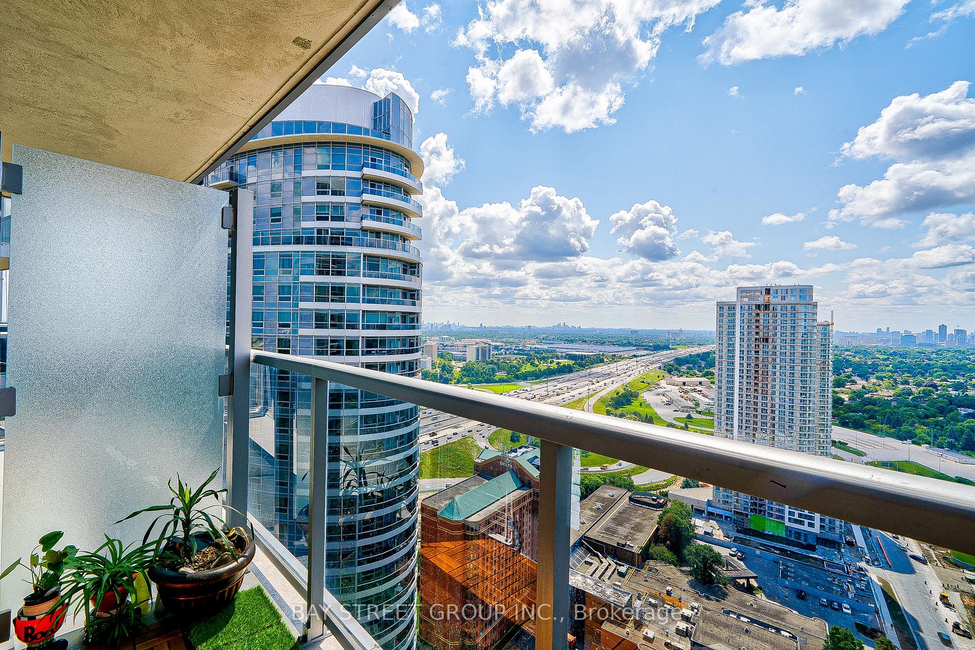 135 Village Green Sq, #3422