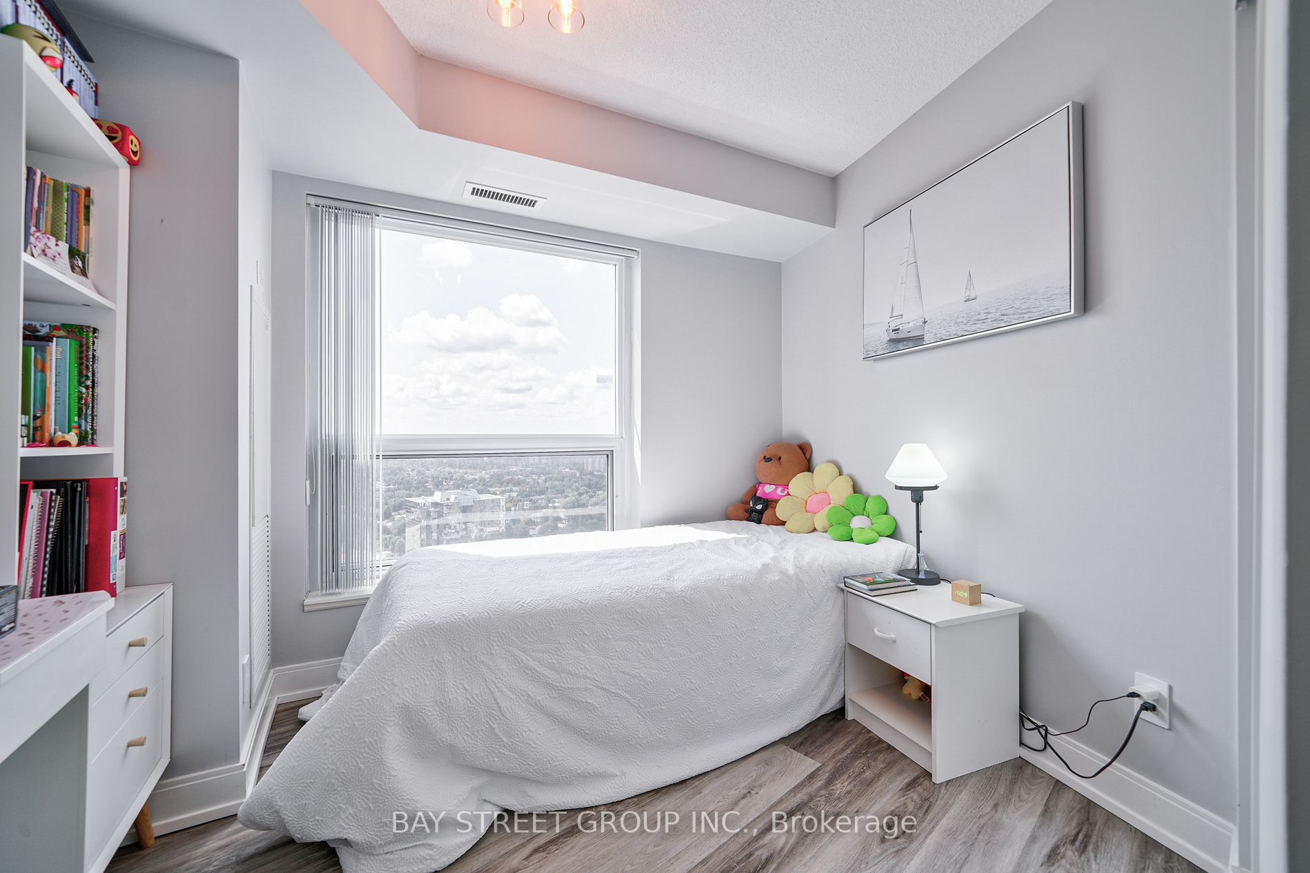 135 Village Green Sq, #3422