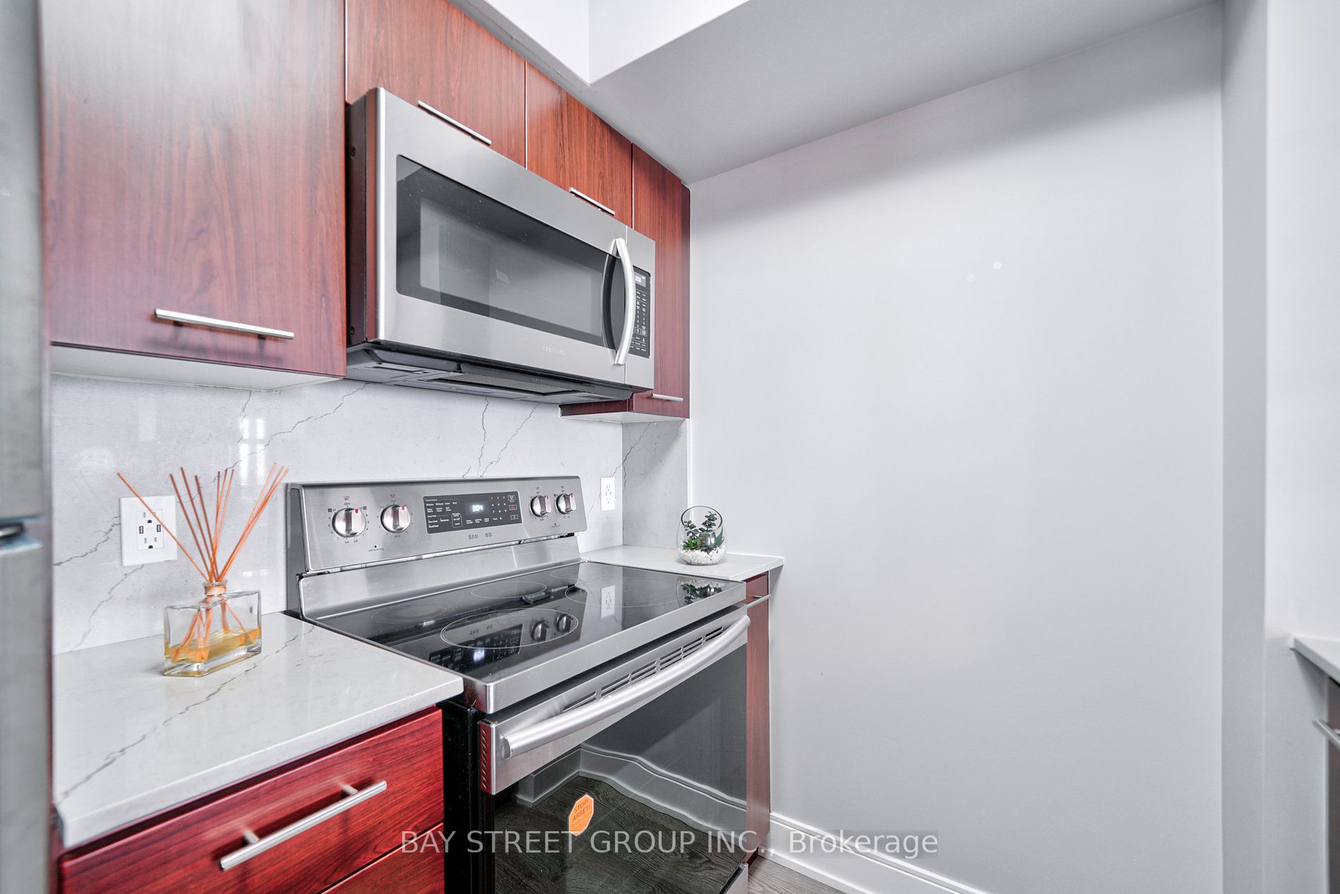 135 Village Green Sq, #3422