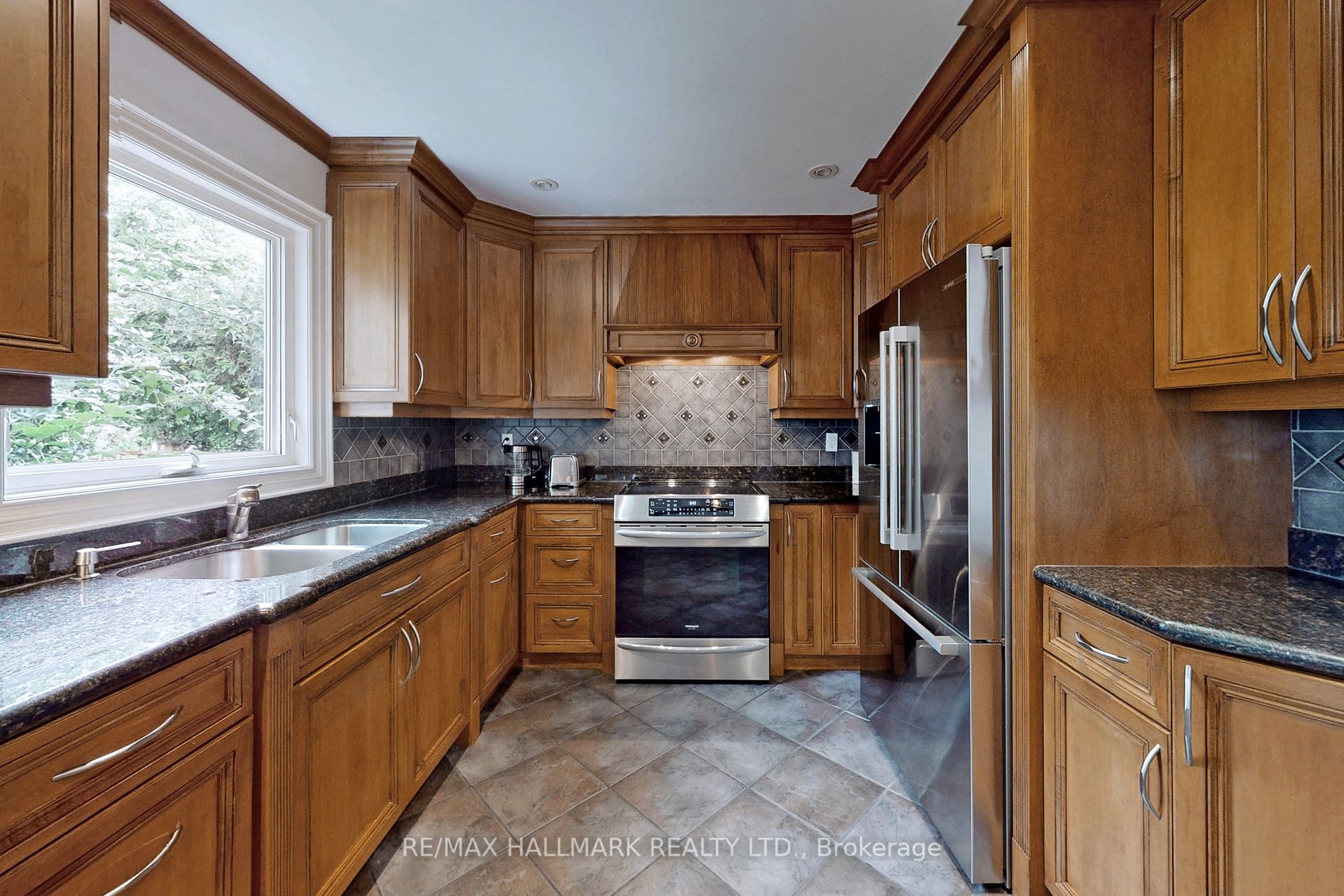 69 Blueking Crescent