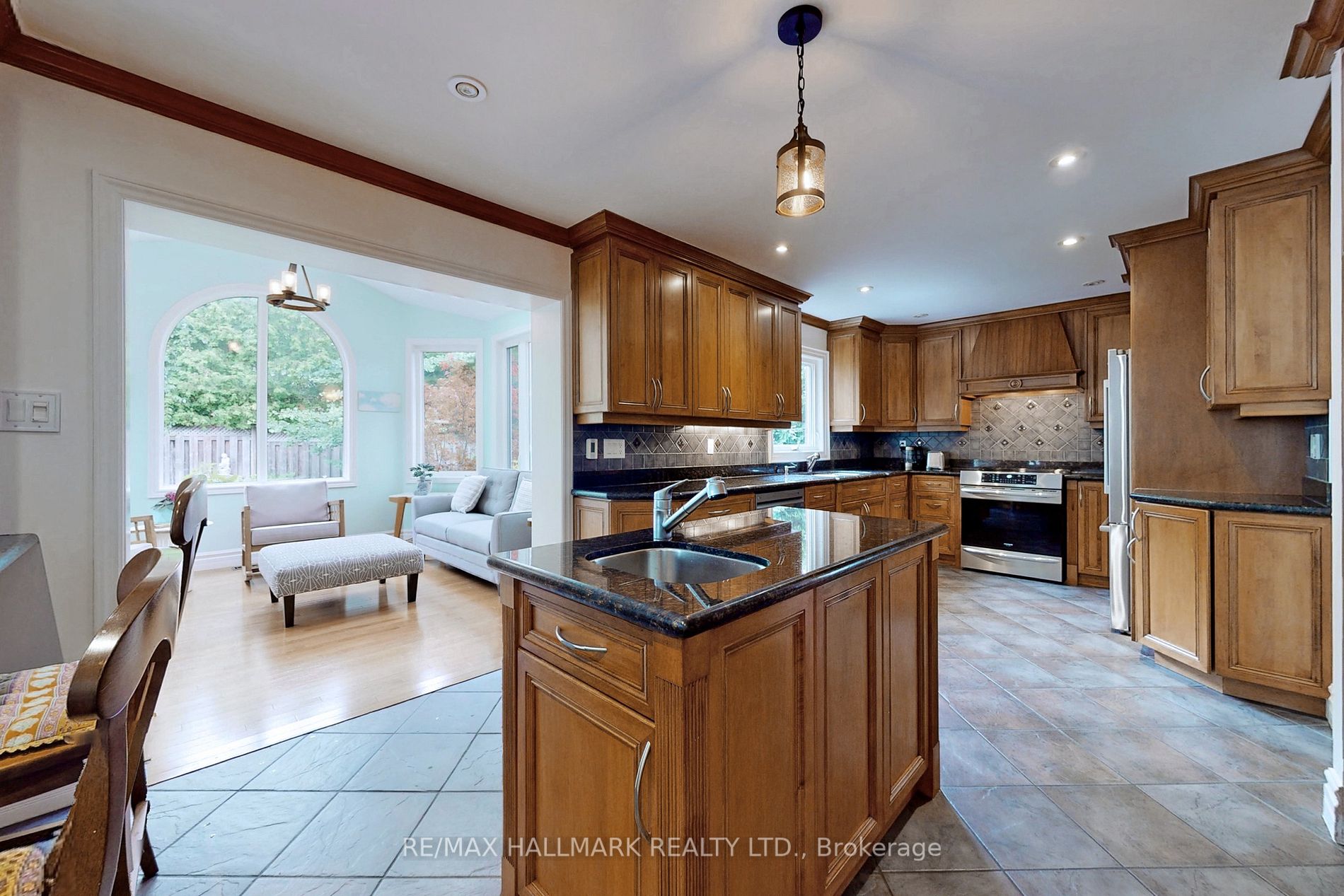 69 Blueking Crescent