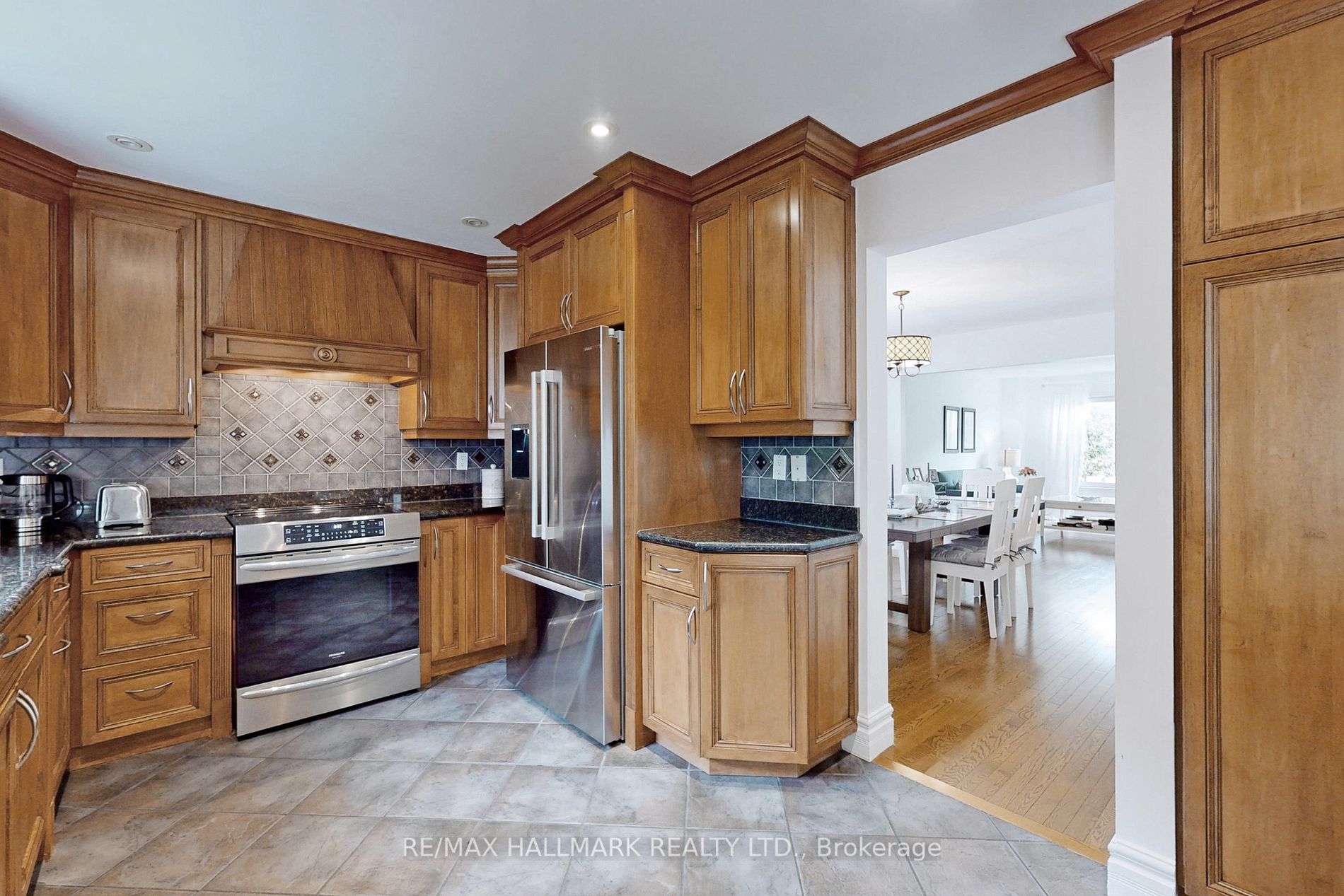 69 Blueking Crescent