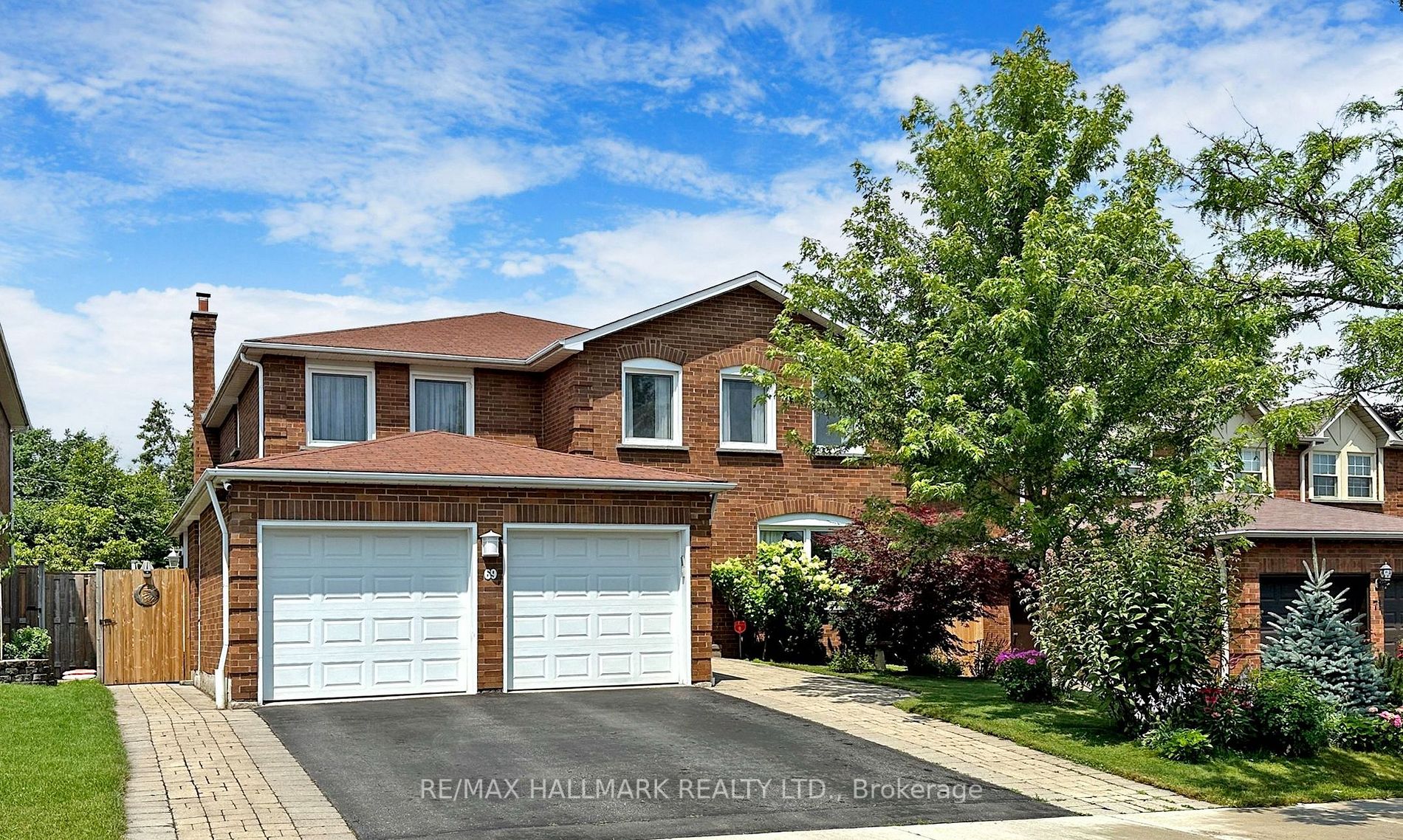 69 Blueking Crescent