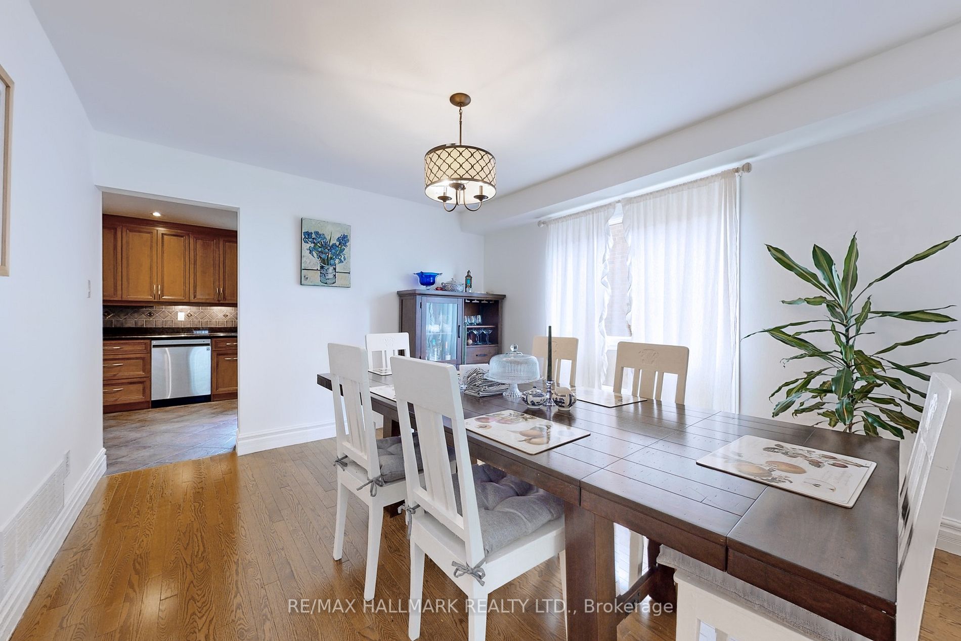 69 Blueking Crescent