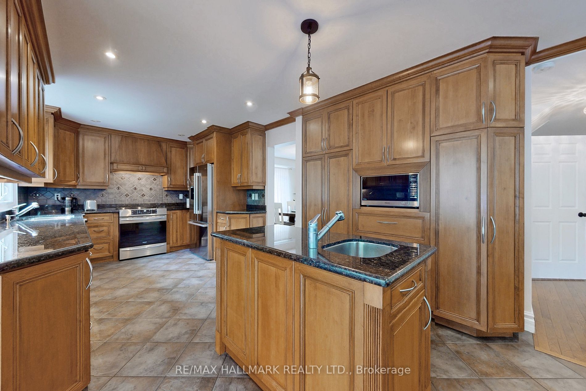 69 Blueking Crescent