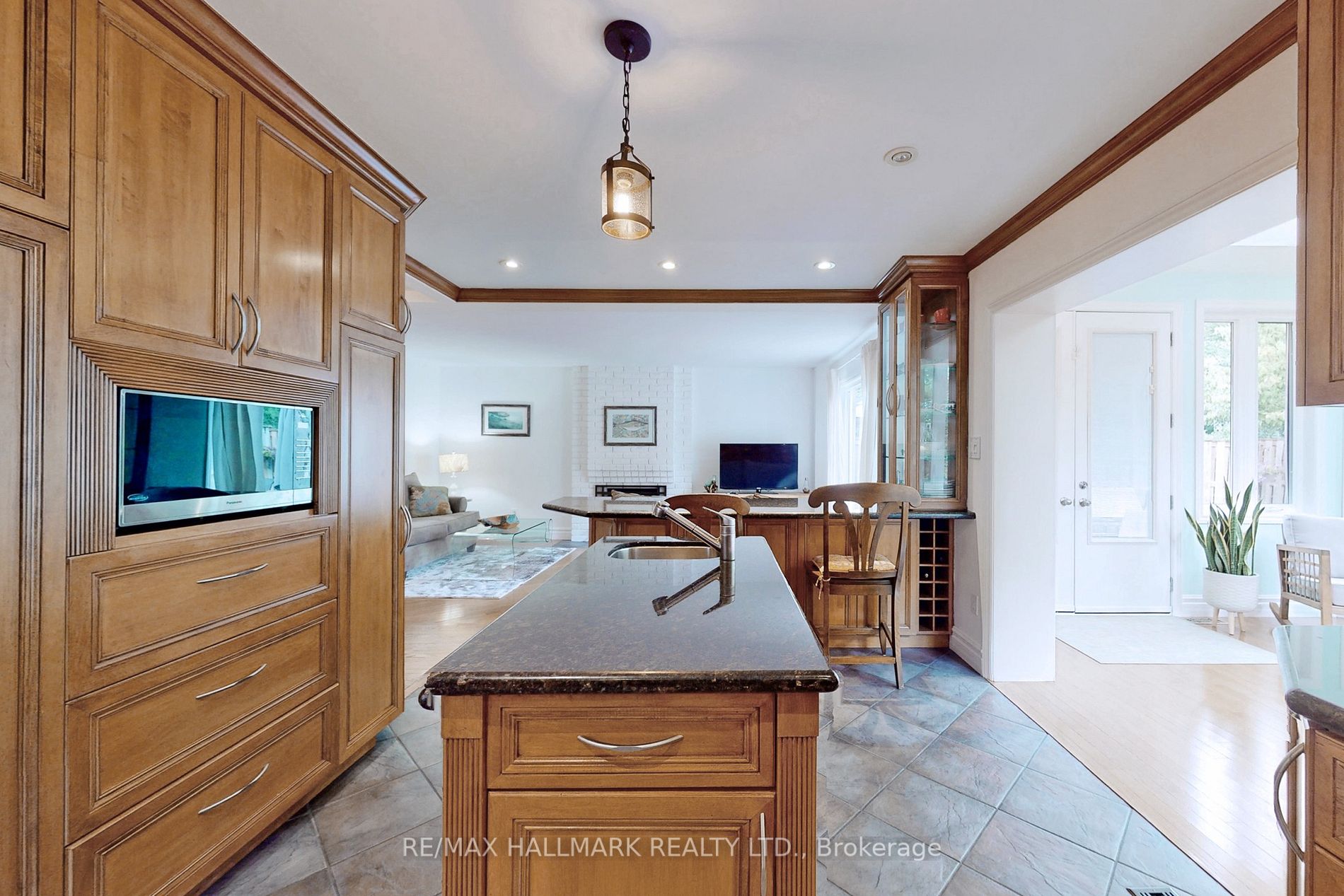 69 Blueking Crescent