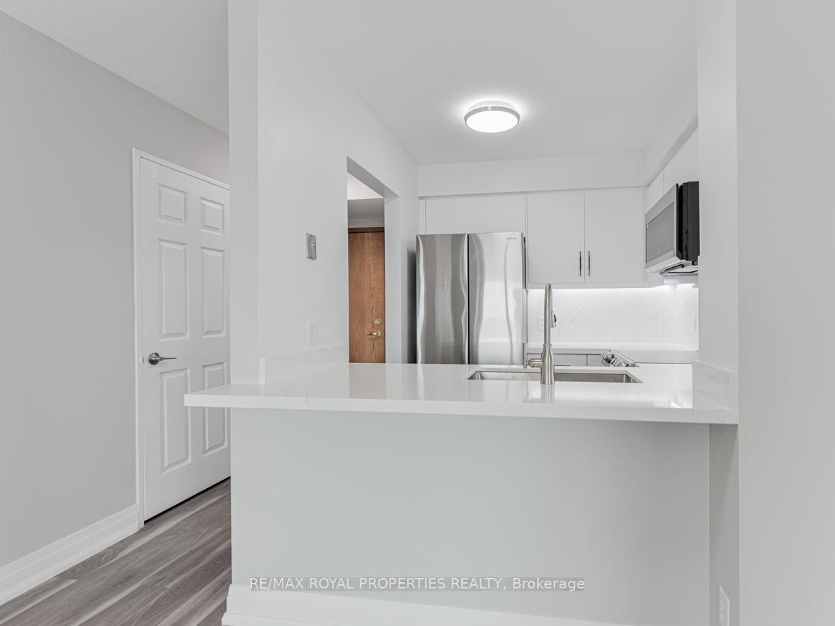 1 Lee Centre Dr, #2106