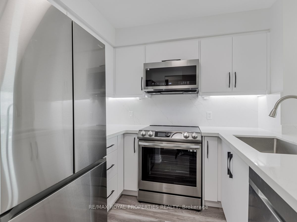 1 Lee Centre Dr, #2106