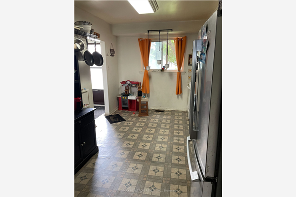 925 Bayly St, Pickering