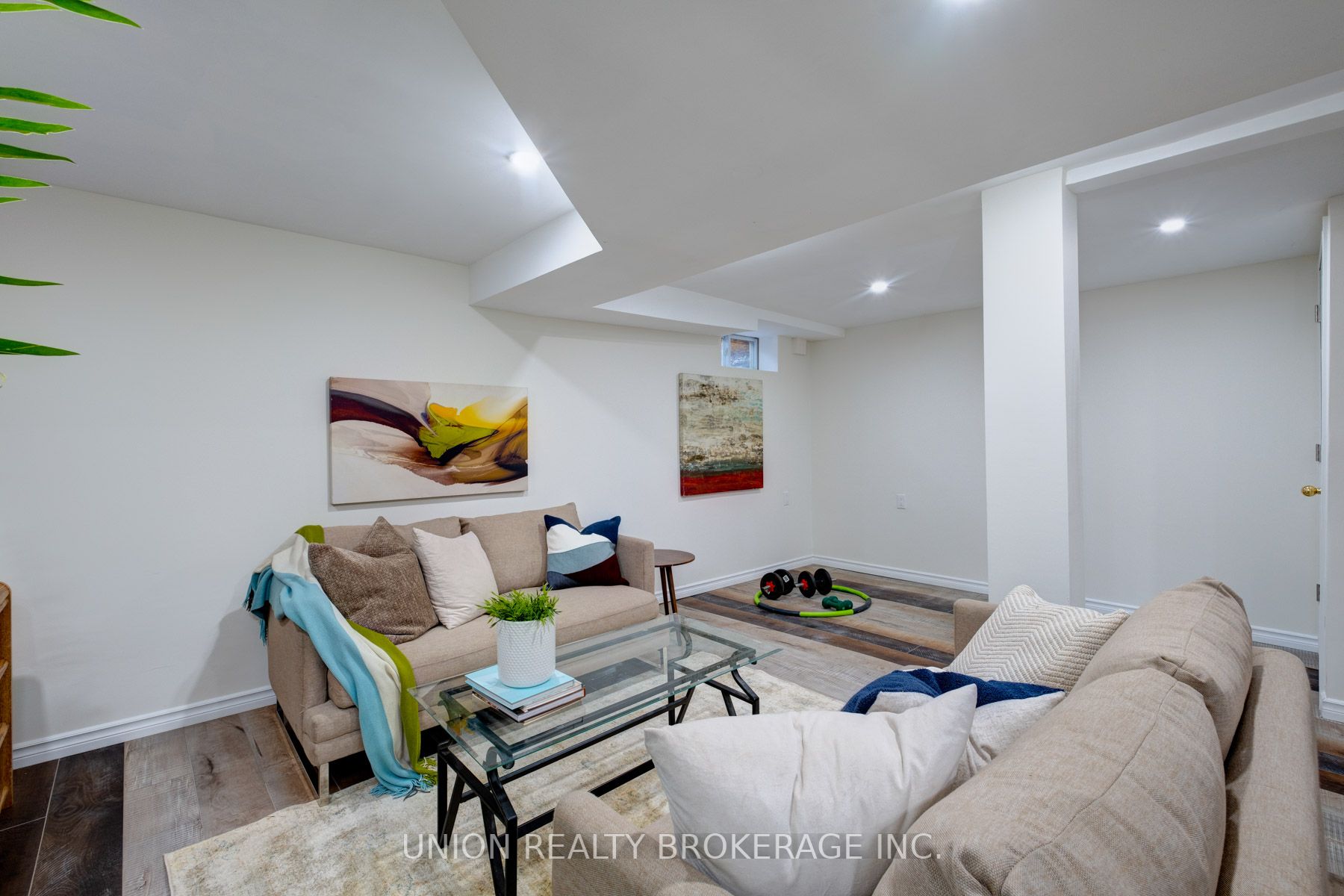 64 Dunstall Cres