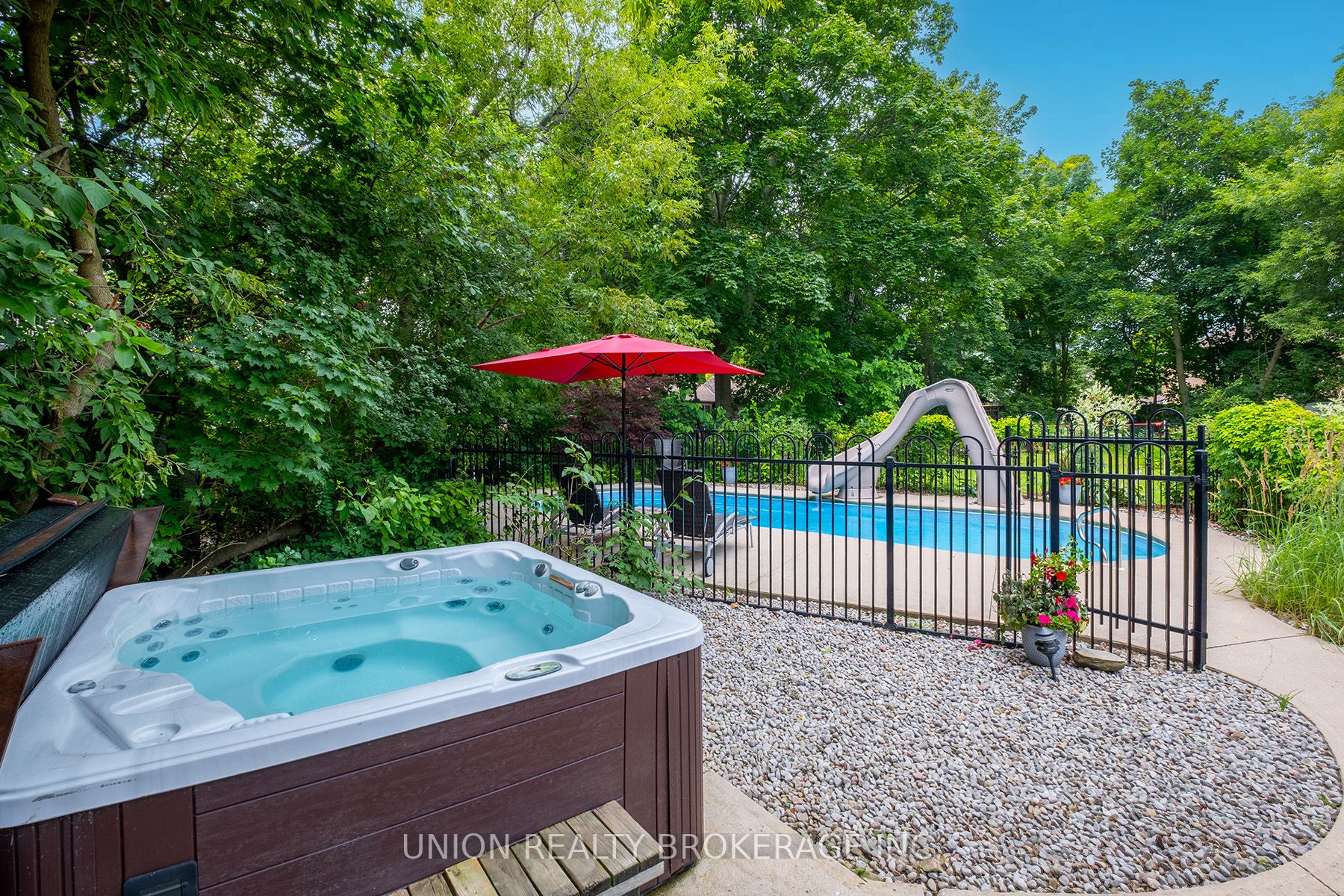 64 Dunstall Cres
