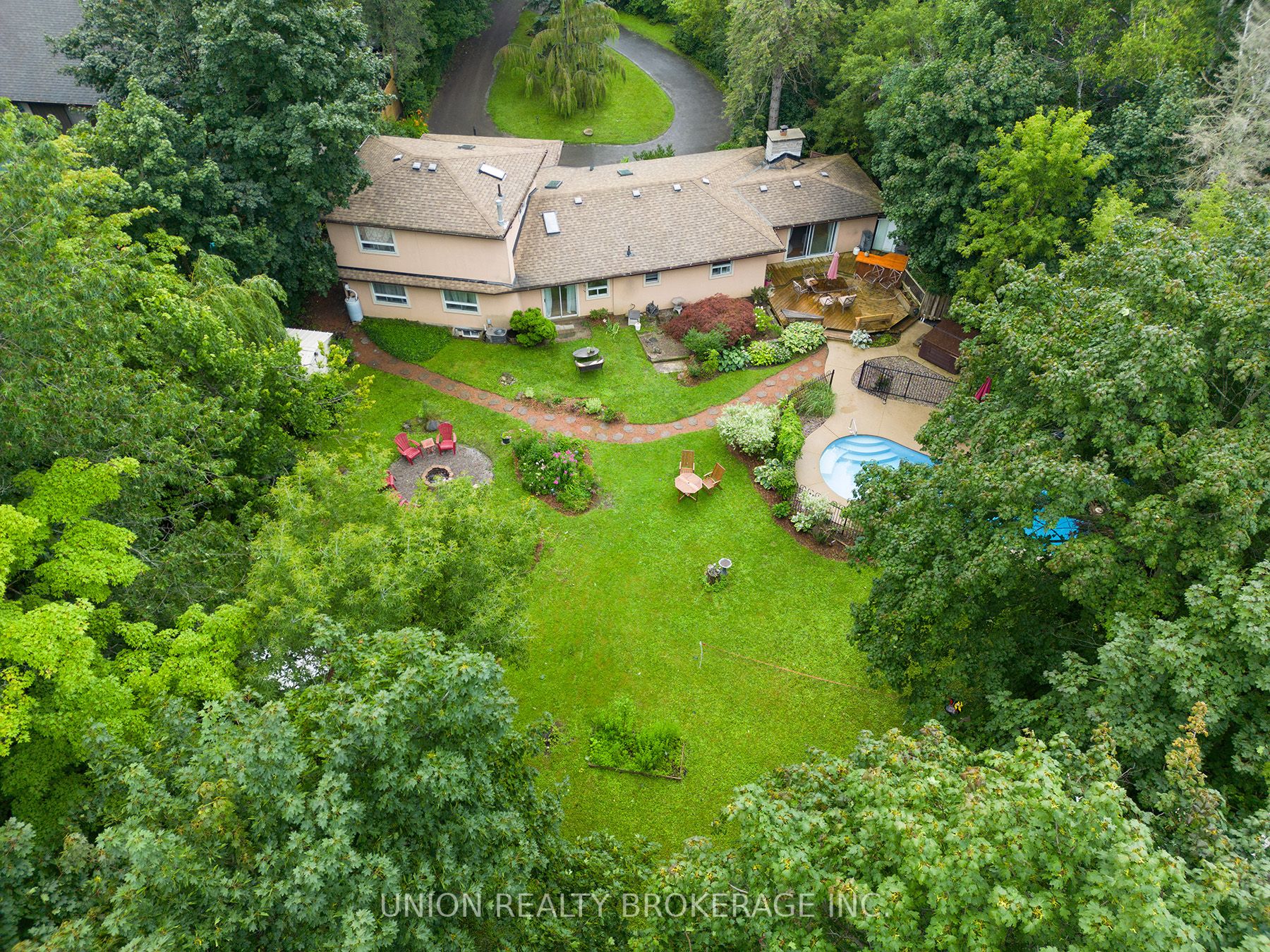 64 Dunstall Cres
