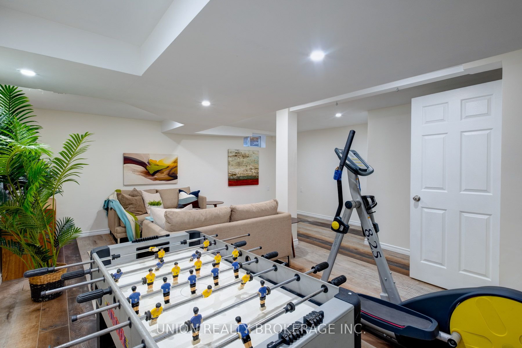 64 Dunstall Cres