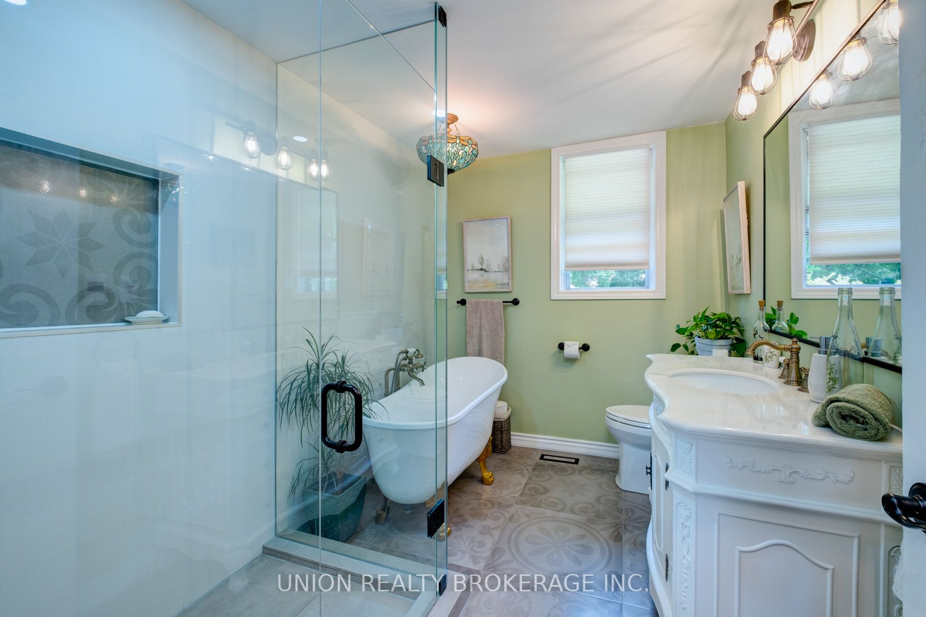 64 Dunstall Cres