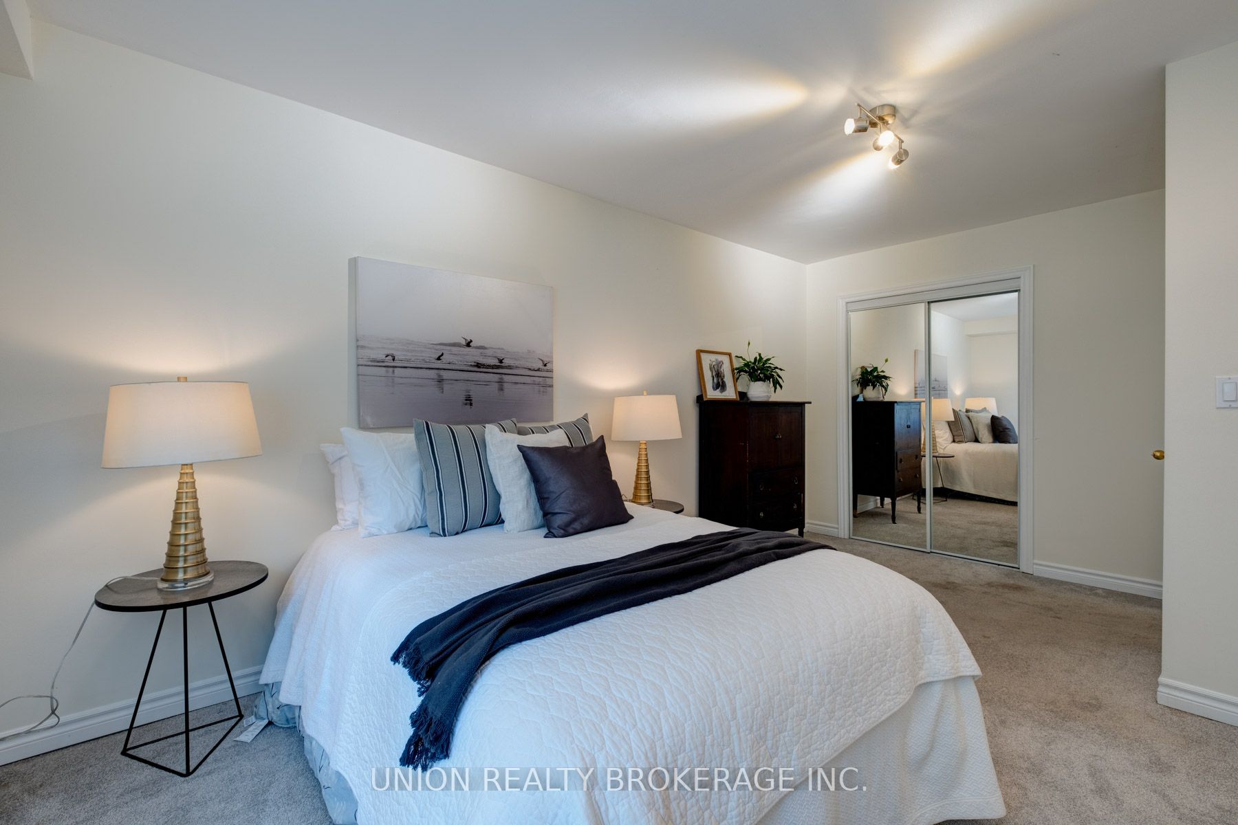 64 Dunstall Cres