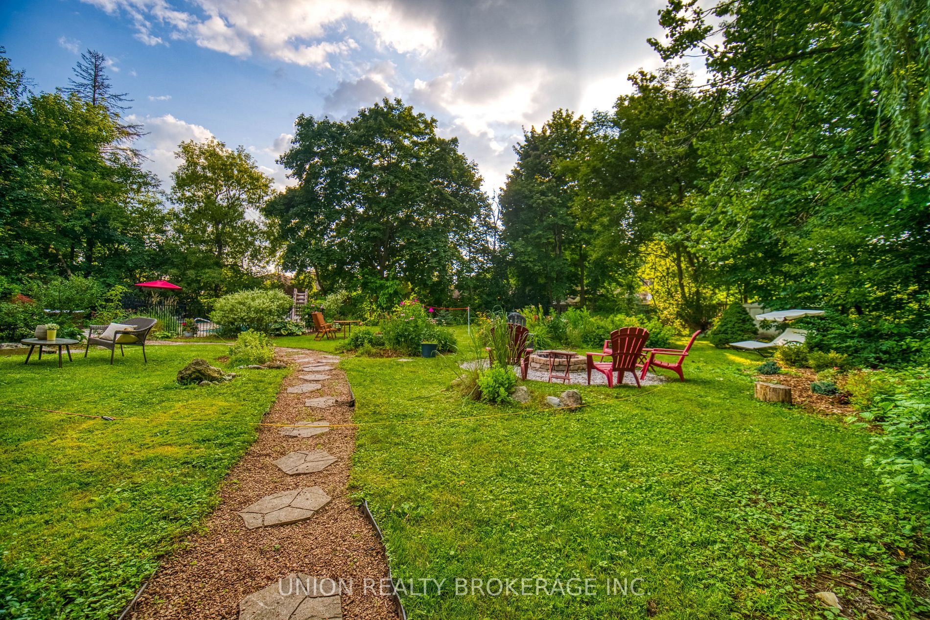 64 Dunstall Cres