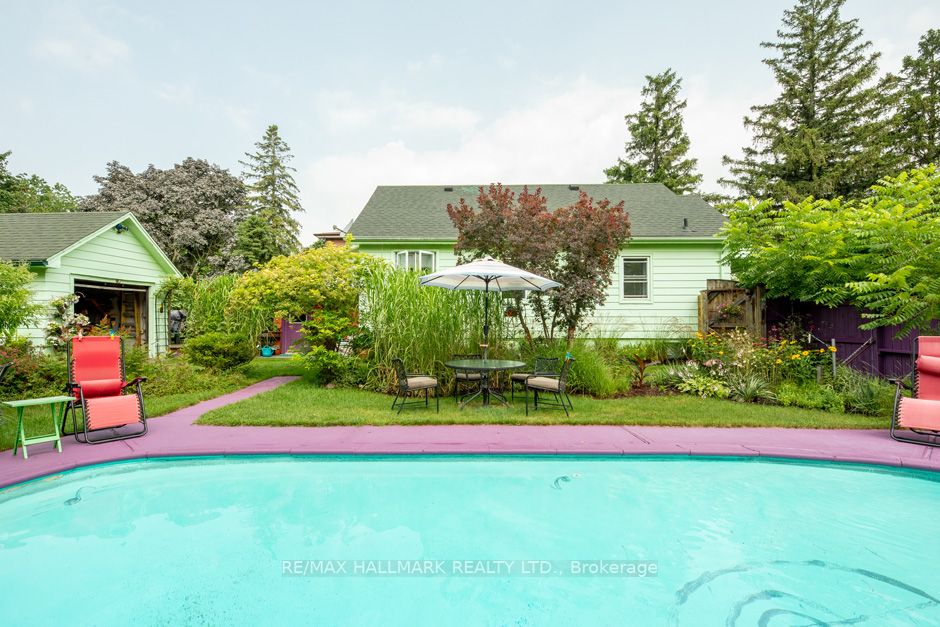 22 Westcroft Dr